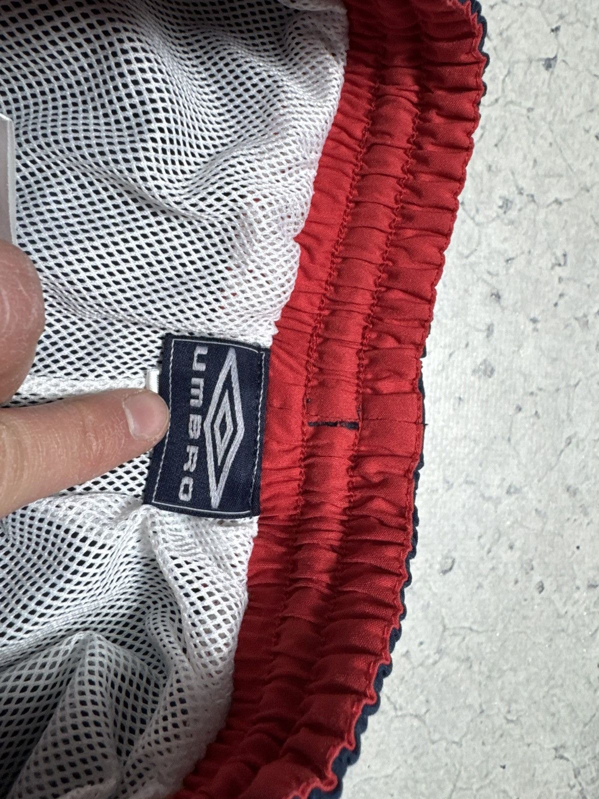 Umbro Umbro Nylon Big Logo Baggy Track Pants Size S Size US 30 / EU 46 - 5 Thumbnail