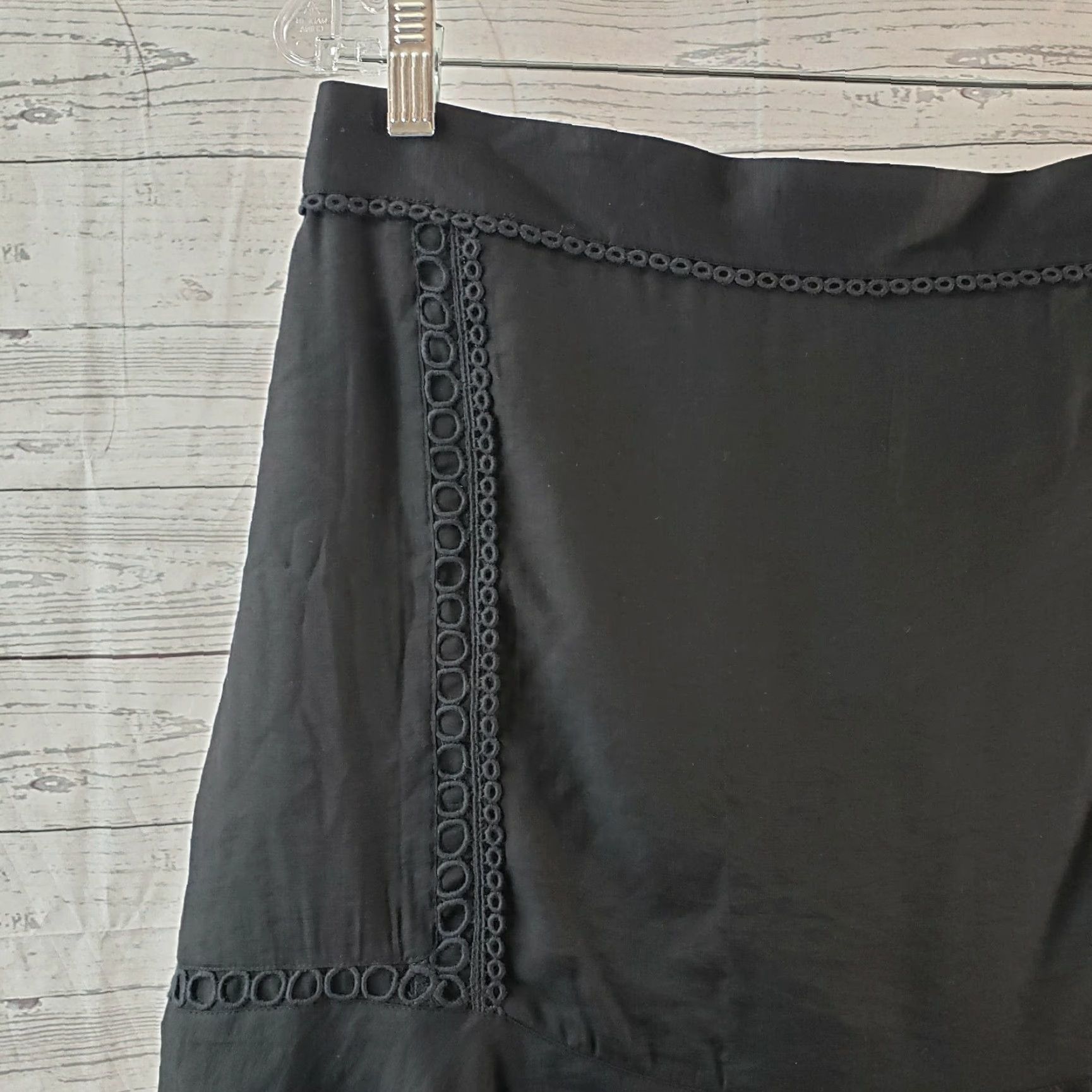 Ann Taylor Ann Taylor Womens Skirt Sz 12 Black Crochet Lace Viscose Blend Zips Size 34" / US 12 / IT 48 - 2 Thumbnail