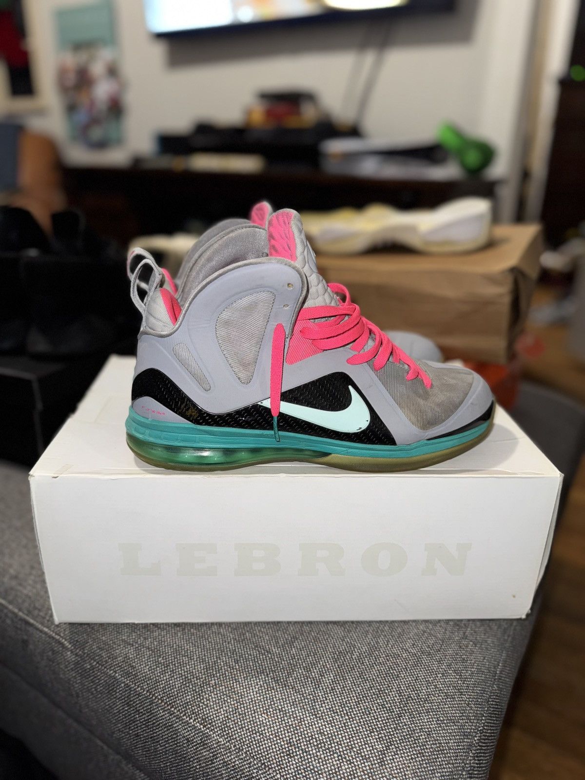 Nike LeBron 9 South Beach P.S. Elite Size US 11 / EU 44 - 5 Thumbnail