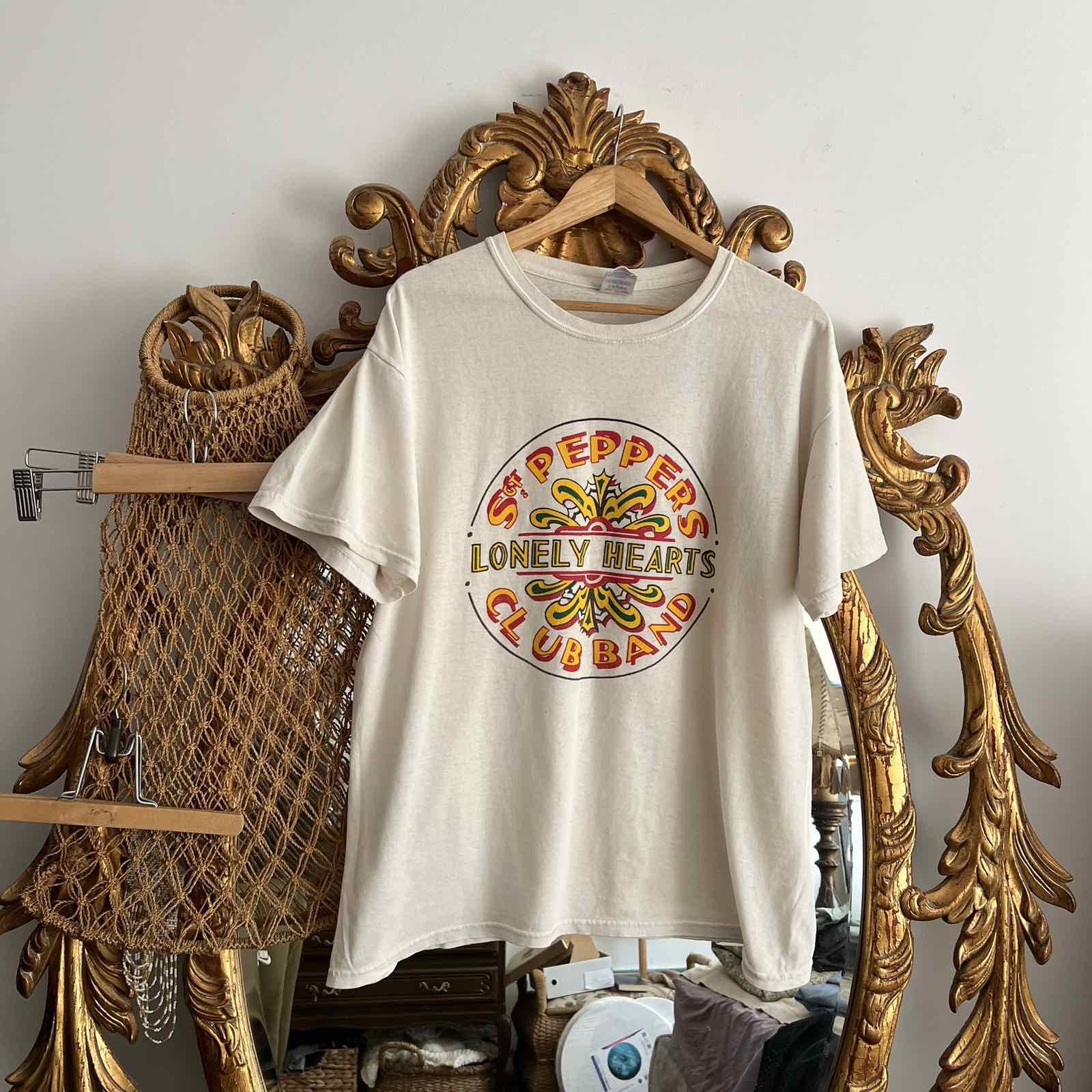 Band Tees × Vintage Vintage 2000s The Beatles Lonely Hearts Band T Shirt Size US L / EU 52-54 / 3 - 1 Thumbnail
