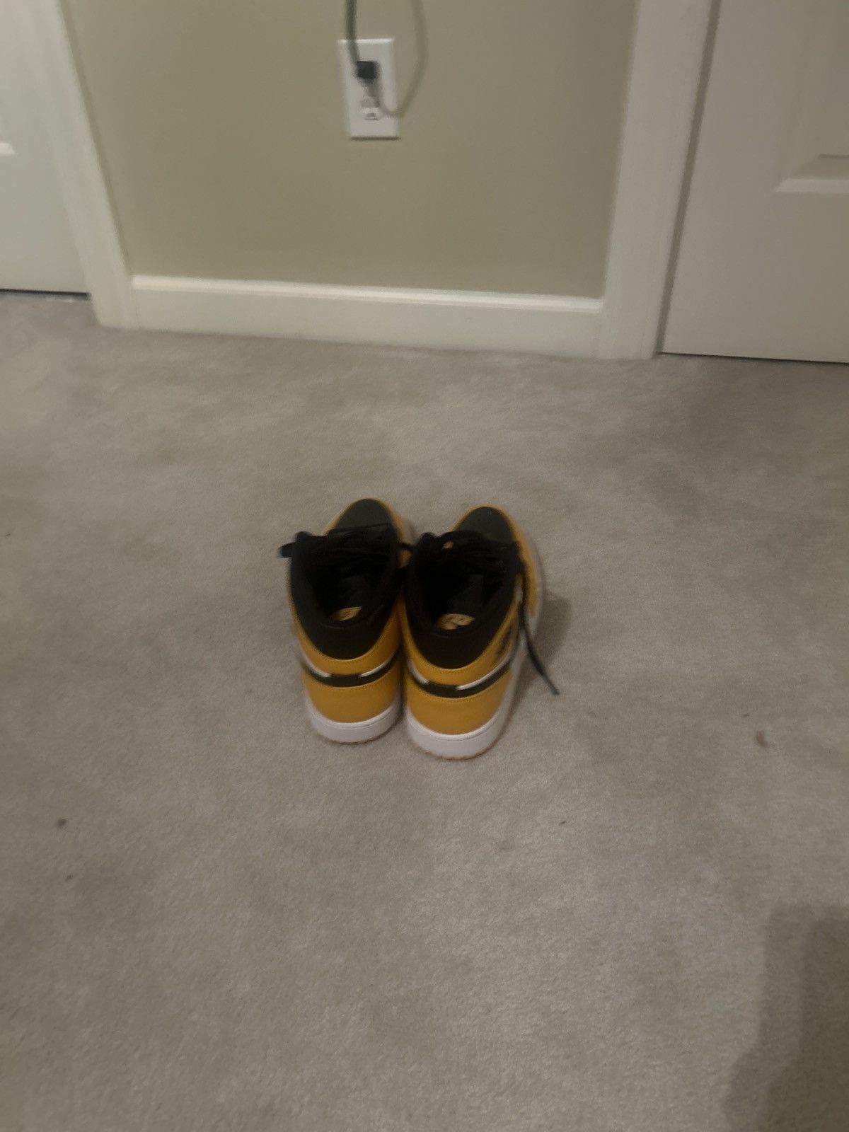 Nike Jordan 1 Size US 13 / EU 46 - 1 Thumbnail