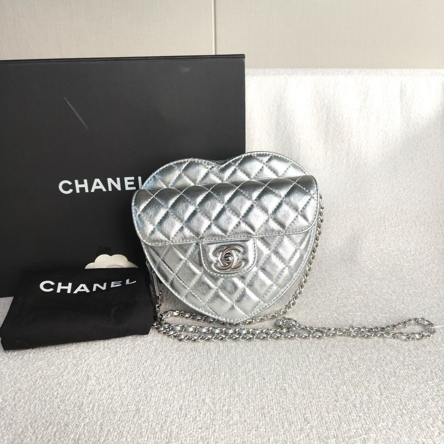 Chanel Pre-loved Bag Very good condition Size ONE SIZE - 1 Thumbnail