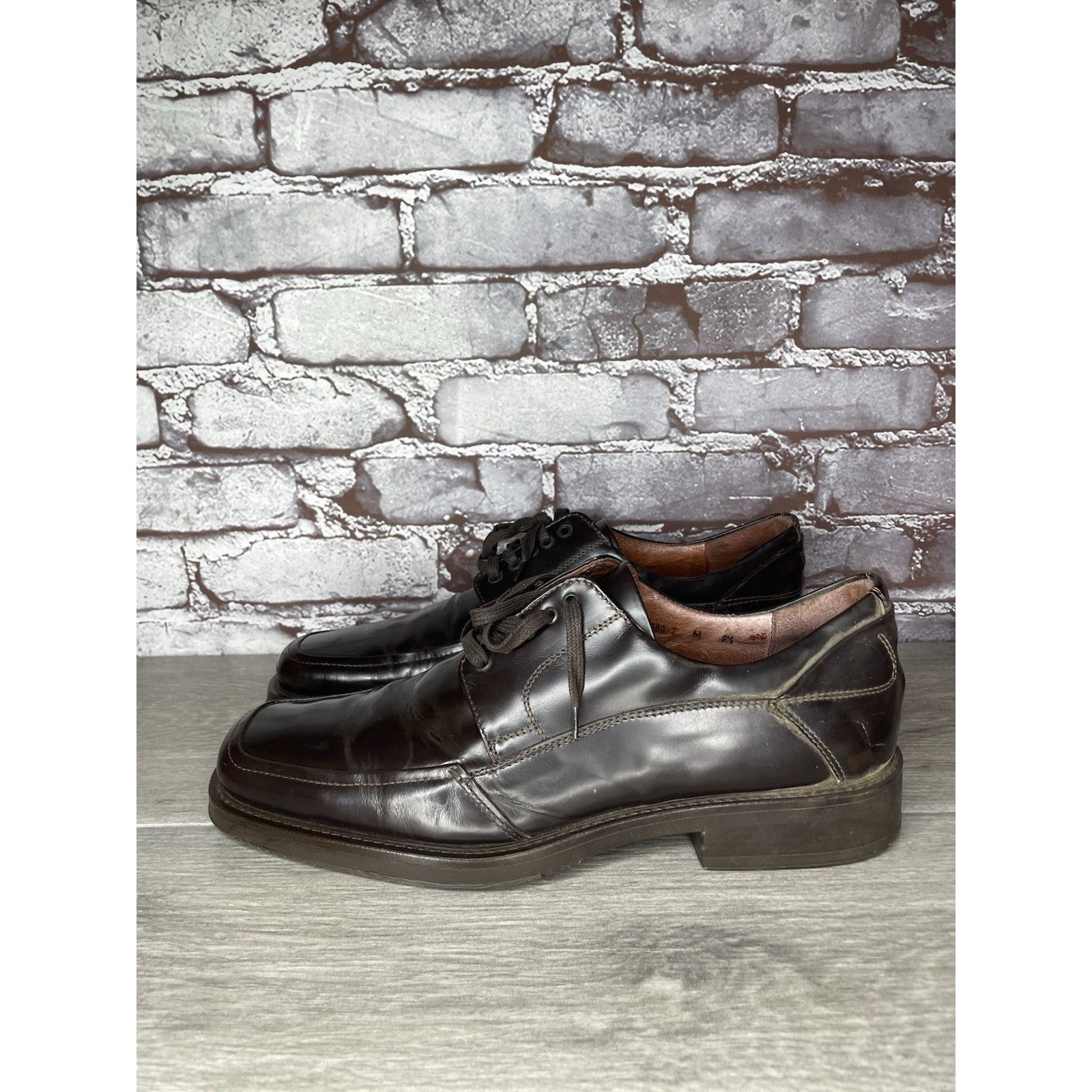 Johnston & Murphy Johnston & Murphy J&M Handcrafted Italy Brown Square Oxfords Size US 9.5 / EU 42-43 - 2 Thumbnail