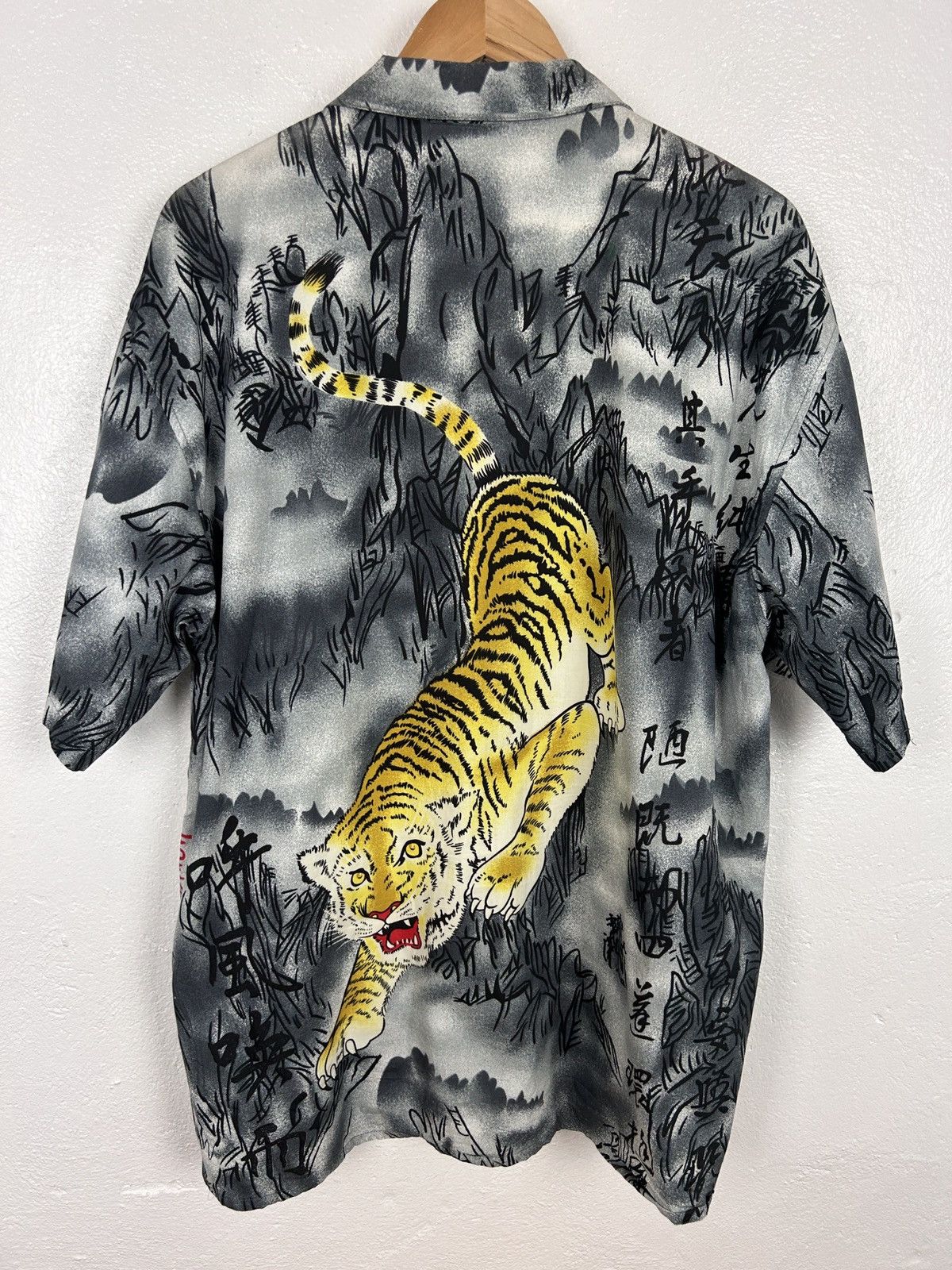Vintage Vintage Crazy Tiger Allover Design Cartoon AOP Shirt Size US XL / EU 56 / 4 - 3 Thumbnail