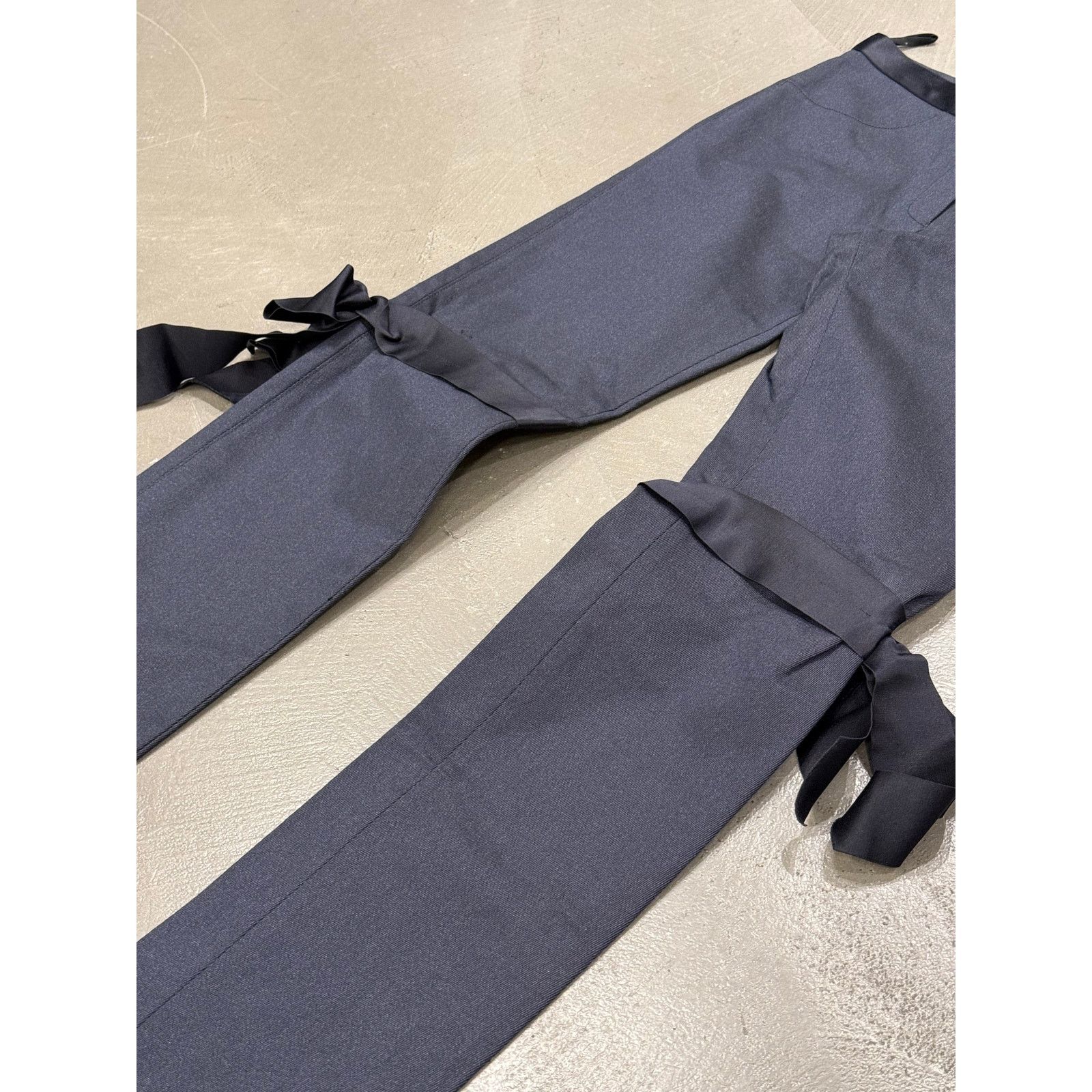 Chanel A/W2005 Chanel Sample runway bow jeans Size 27" / US 4 / IT 40 - 6 Thumbnail