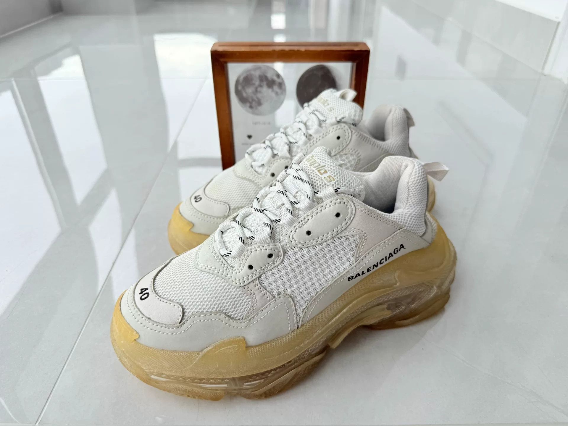 Balenciaga Balenciaga White Lowtop Sneakers it_40 Women Size US 10 / IT 40 - 1 Thumbnail