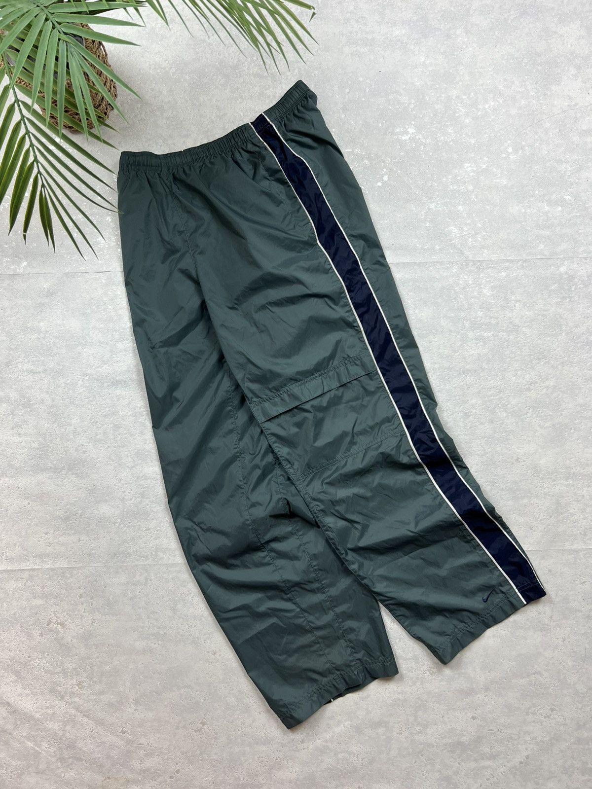 Nike 90s Nike Swoosh Vintage Y2K Gorpcore Parachute Nylon Pants Size US 32 / EU 48 - 2 Thumbnail