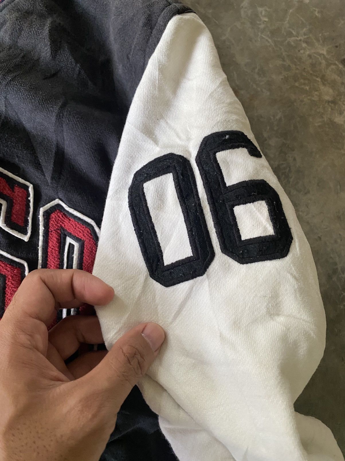NBA VTG Chicago Bulls Backhit Bulls Varsity Jacket 🔥 Size US M / EU 48-50 / 2 - 11 Thumbnail