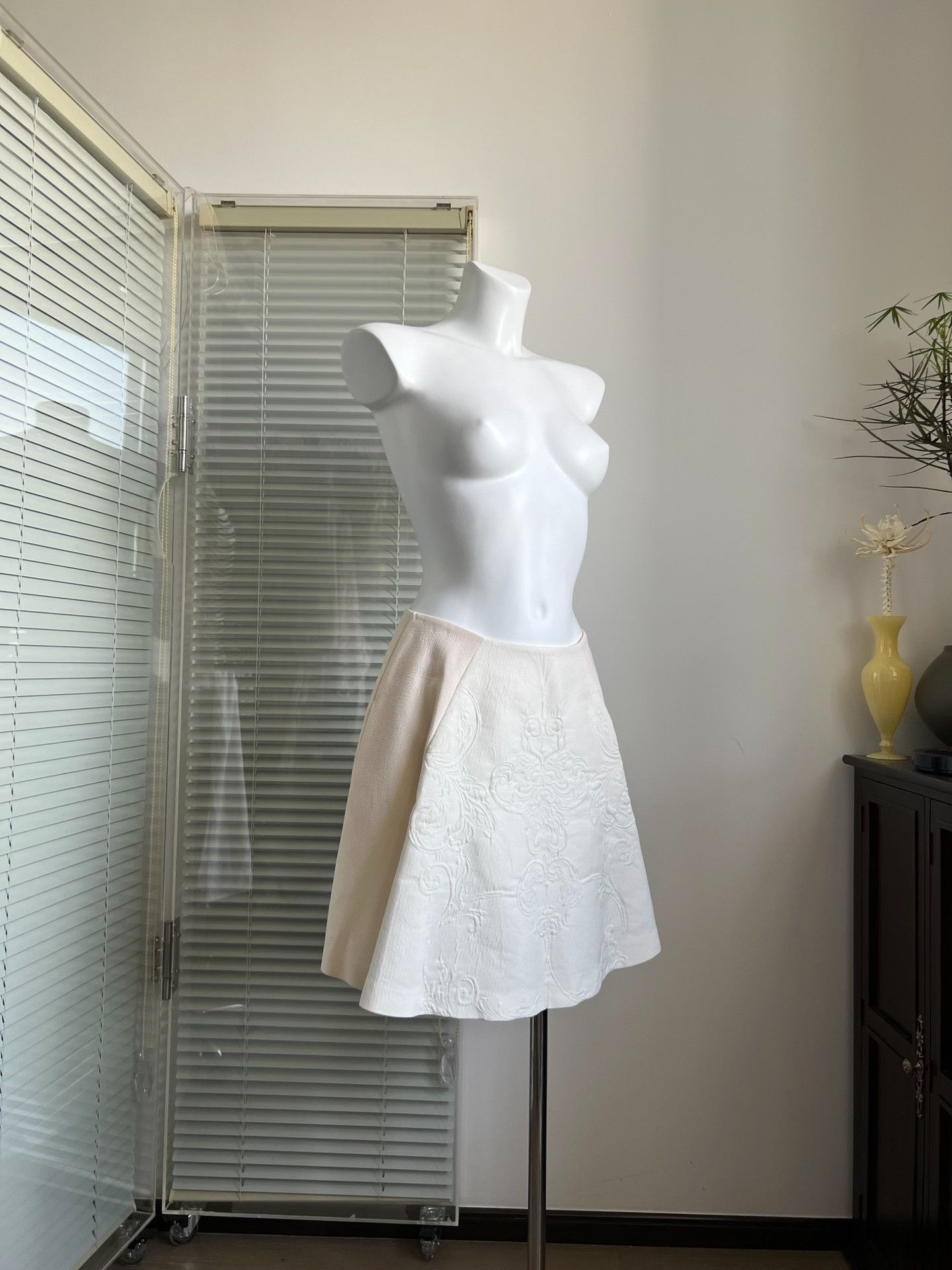 Eototo EPOCA Embossed Print White A-Line Skirt Size 29" - 1 Thumbnail
