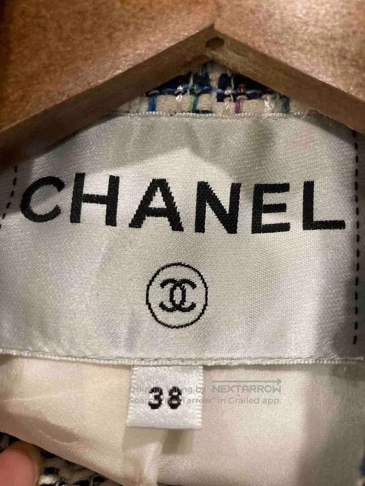 Chanel white checkered Chanel cropped jacket. Size US M / EU 48-50 / 2 - 3 Thumbnail