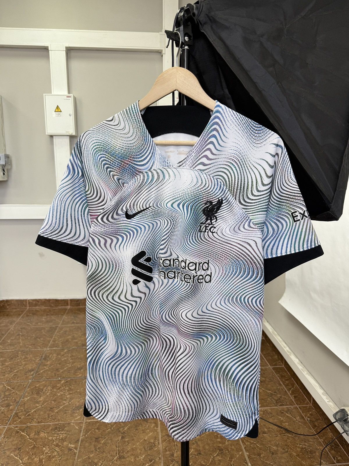 Nike 🏴󠁧󠁢󠁥󠁮󠁧󠁿 22/23 Nike Liverpool LFC Soccer Jersey DRI FIT T-Shirt Y2K Size US L / EU 52-54 / 3 - 1 Thumbnail
