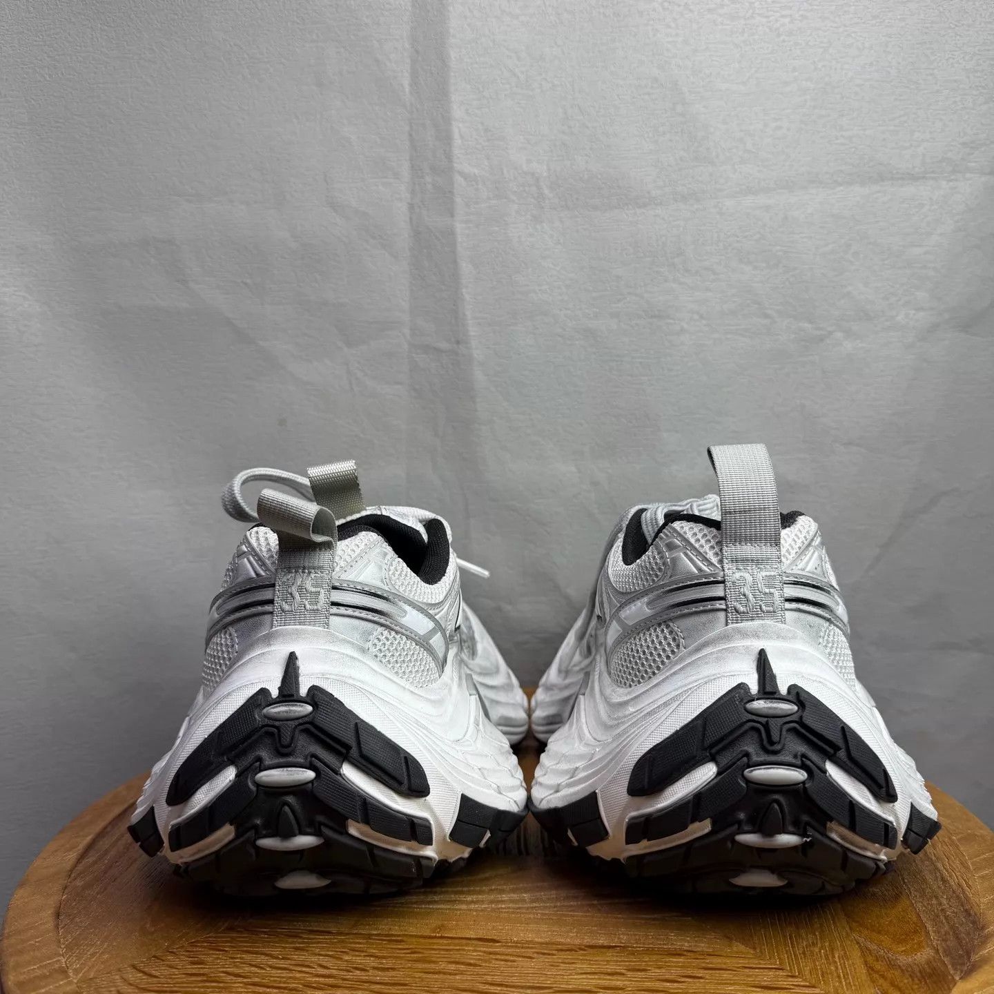 Balenciaga Balenciaga 10XL Distressed Gray White Dad Shoe 35 Worn Once Size US 5 / IT 35 - 5 Thumbnail