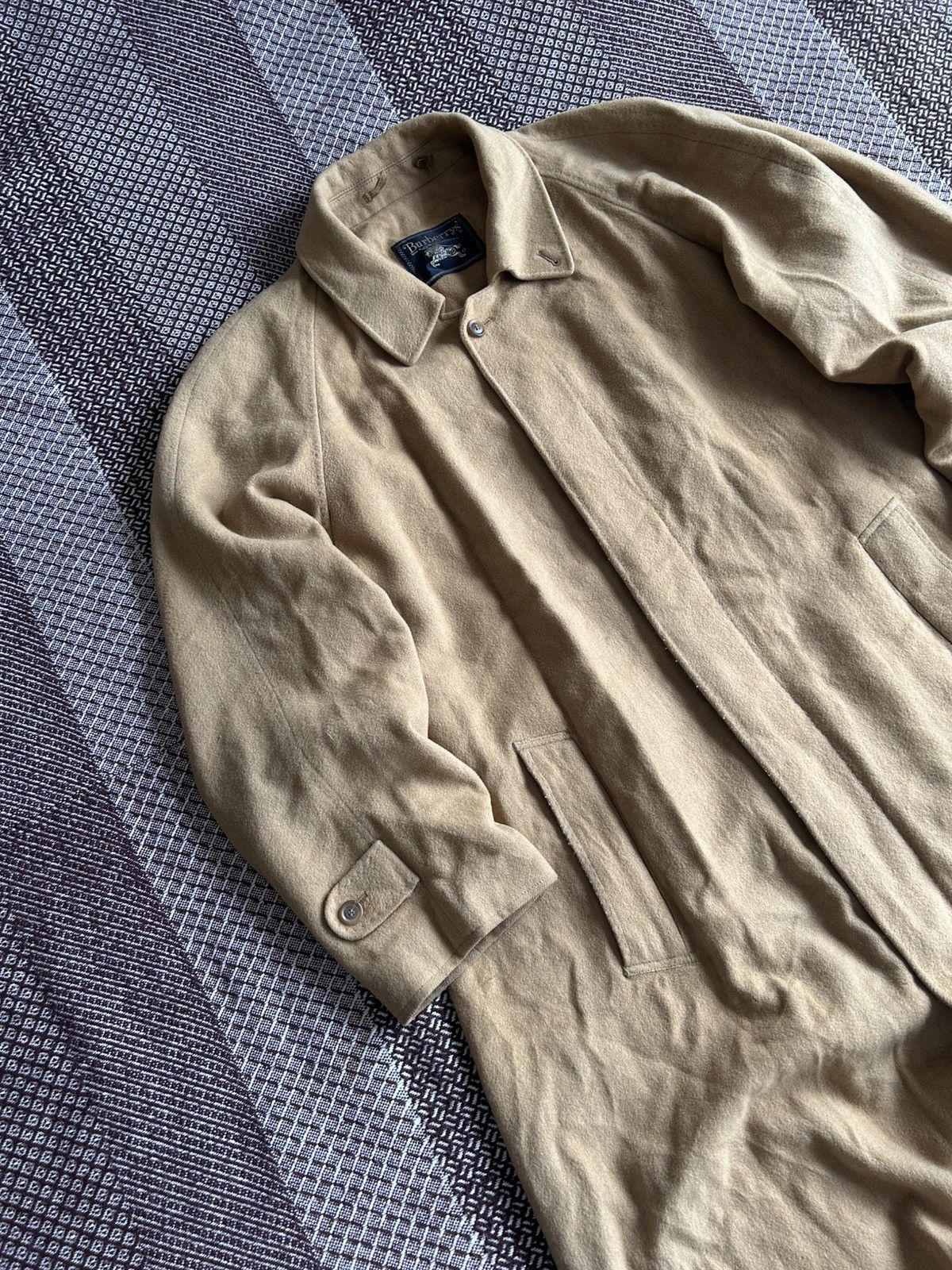 Burberry × Vintage Vintage Burberry Heavy Coat Wool & Cashmere Thrashed Size XL Size US XL / EU 56 / 4 - 4 Thumbnail
