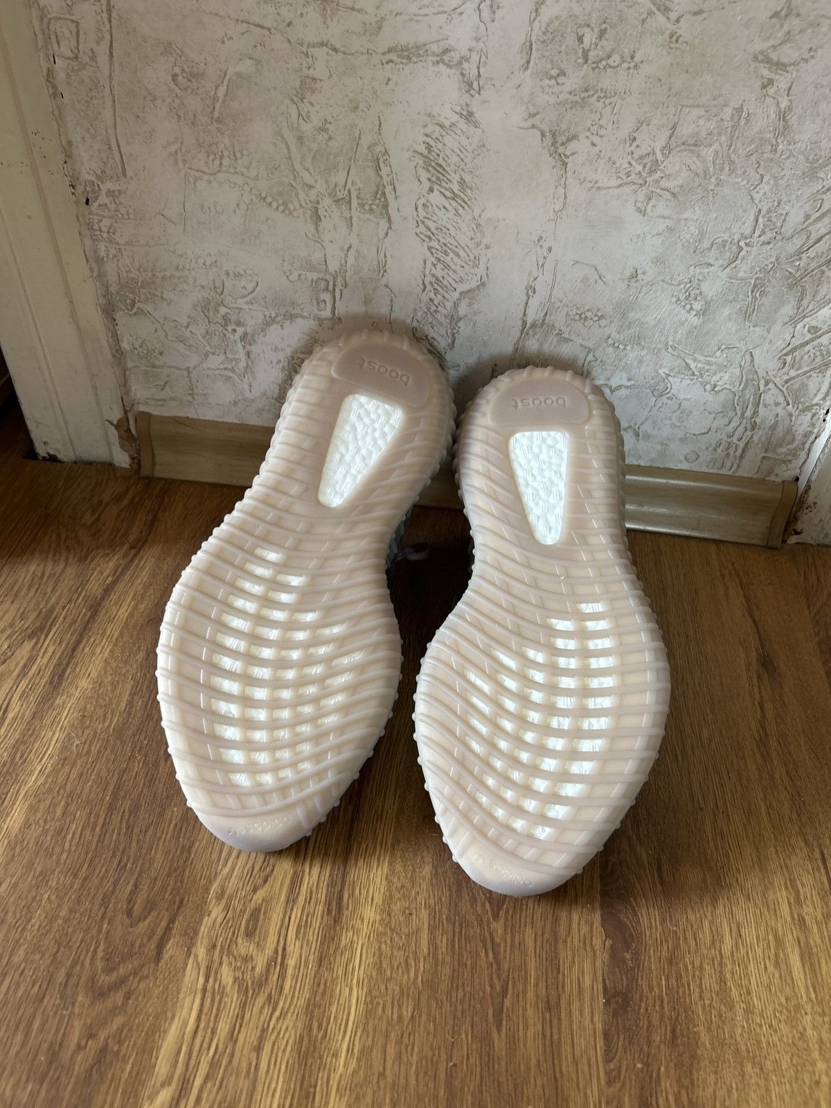 Yeezy Yeezy 350 Monmis Size US 10.5 / EU 43-44 - 5 Thumbnail