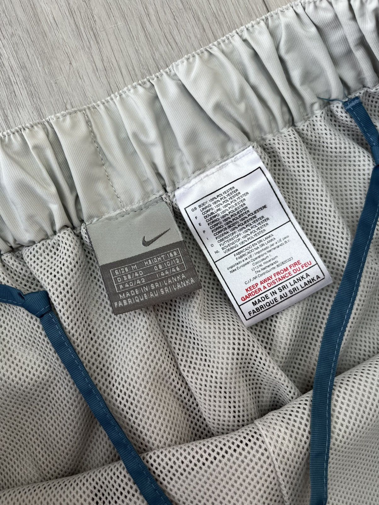 Nike Vintage Nike Track Pants Blue Stripes Y2K Gorpcore ACG 90s Size 30" / US 8 / IT 44 - 12 Thumbnail