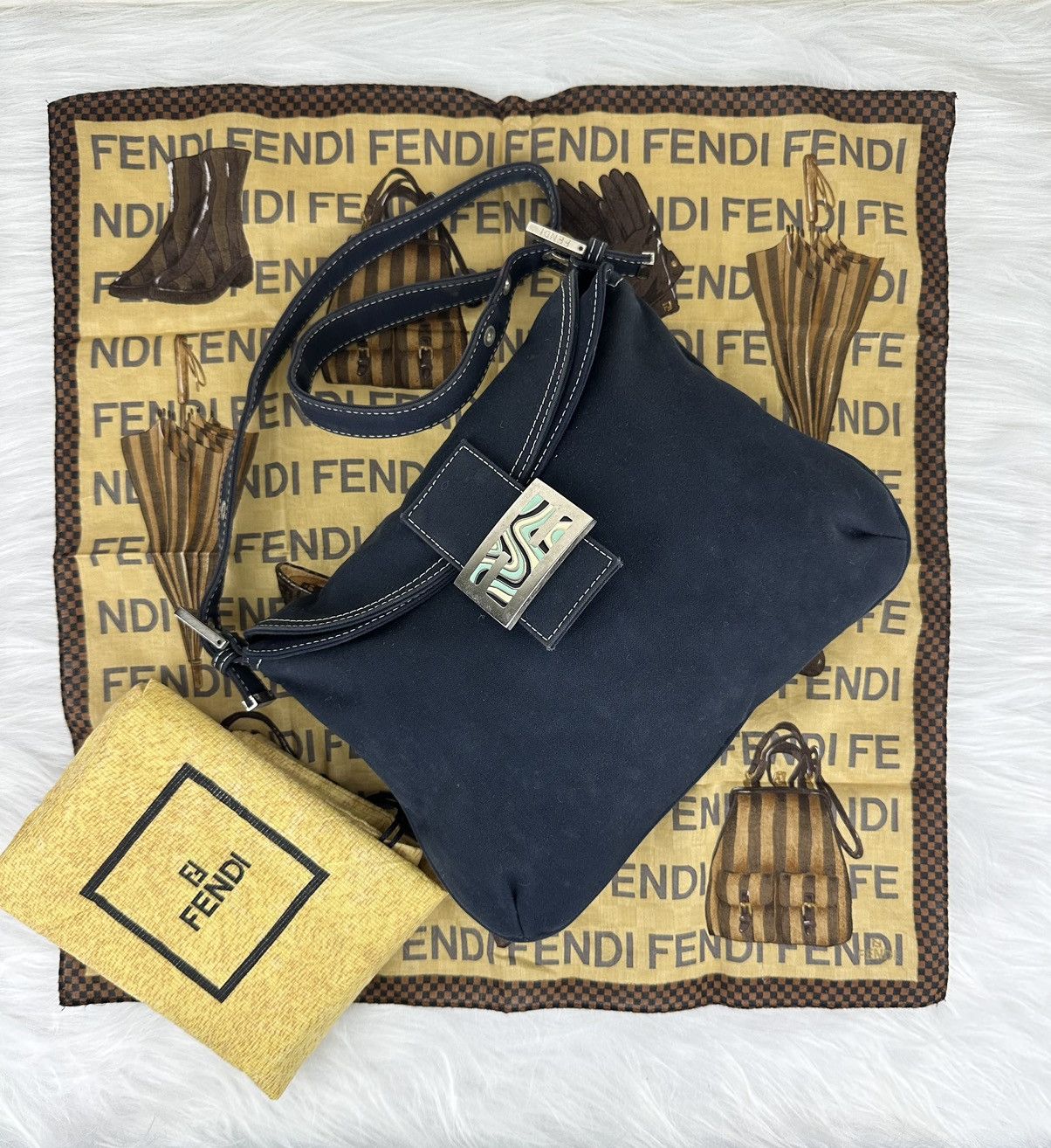 ショルダーバッグ FENDI Embroidered Canvas Fendi Melon Crossbody Bag Fendi Embroidered Canvas Fendi Melon Crossbody Bag | Grailed