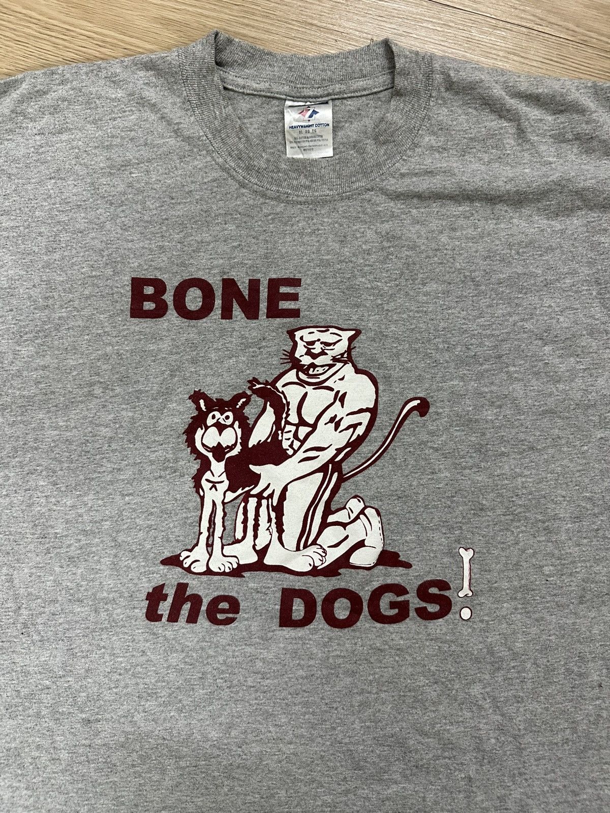 Vintage Rare And Beautiful Vintage Bone The Dogs Wording Graphic Tee Size US L / EU 52-54 / 3 - 3 Thumbnail