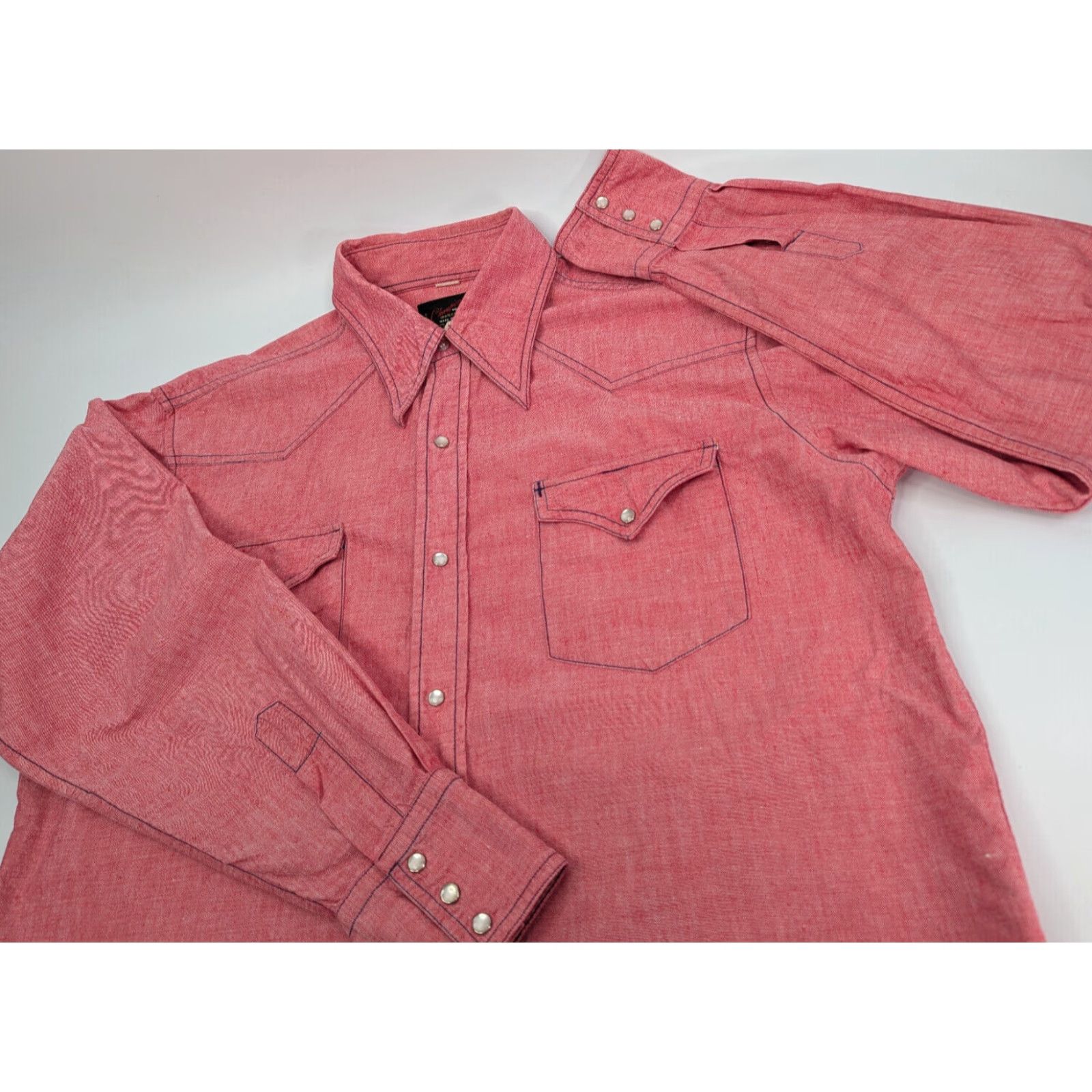 Champion VINTAGE Champion Western Shirt Men 16.5 34 Red Chambray Pearl Snap Button-Up Cowboy Vintage Theme 70s USA American Shirts Mens Size US XL / EU 56 / 4 - 2 Thumbnail