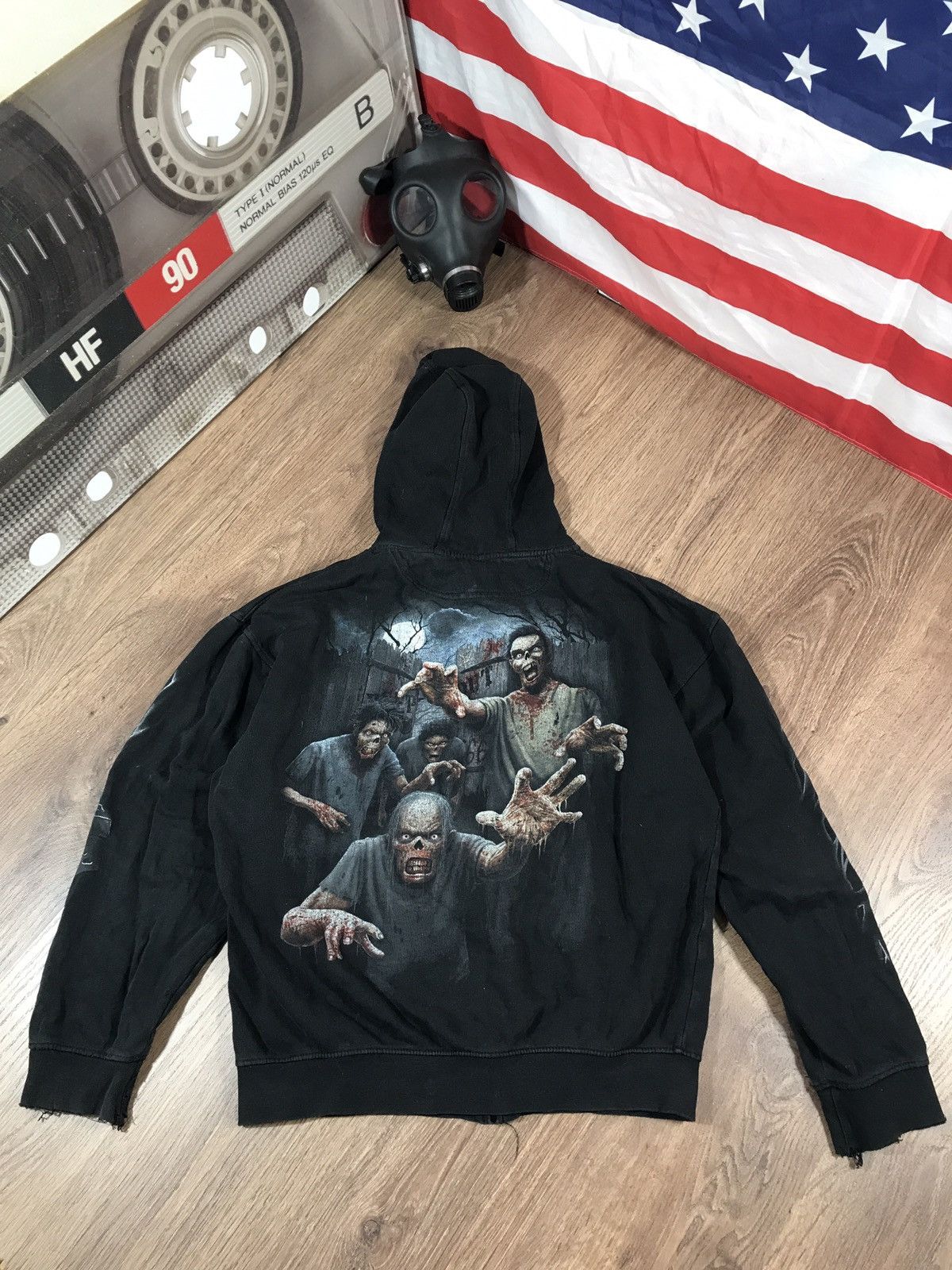Vintage Vintage Distressed Spiral Zip Hoodie Size L-XL Size US XL / EU 56 / 4 - 1 Thumbnail