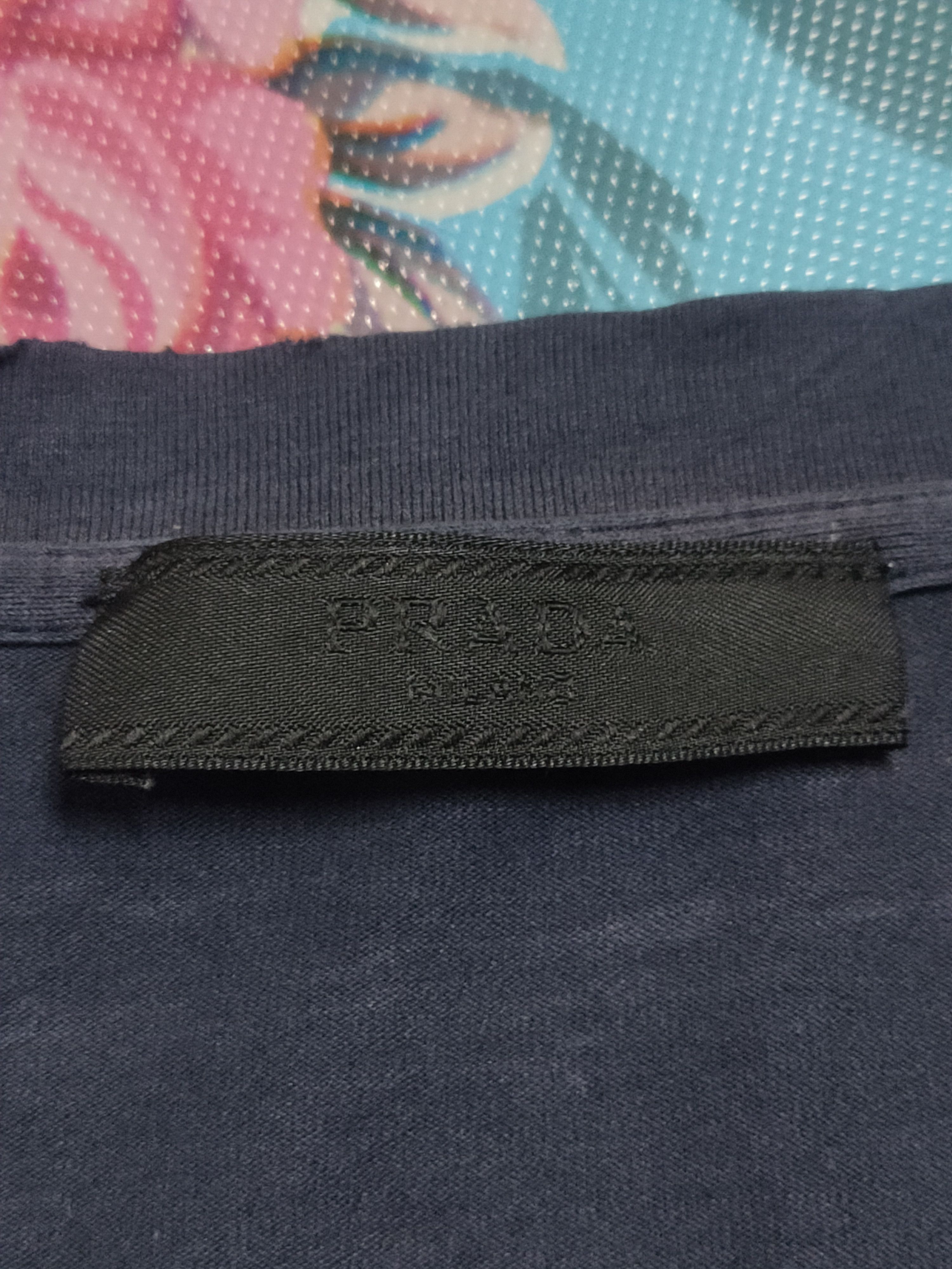 Prada Distressed vintage Prada V-neck pocket tshirt Size US S / EU 44-46 / 1 - 12 Thumbnail