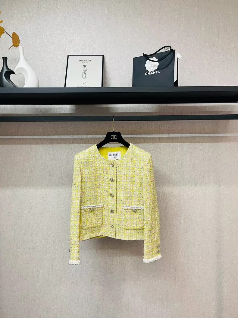 Chanel Chanel 24c goose yellow soft jacket 2504-Nextarrow Size XS / US 0-2 / IT 36-38 - 1 Thumbnail