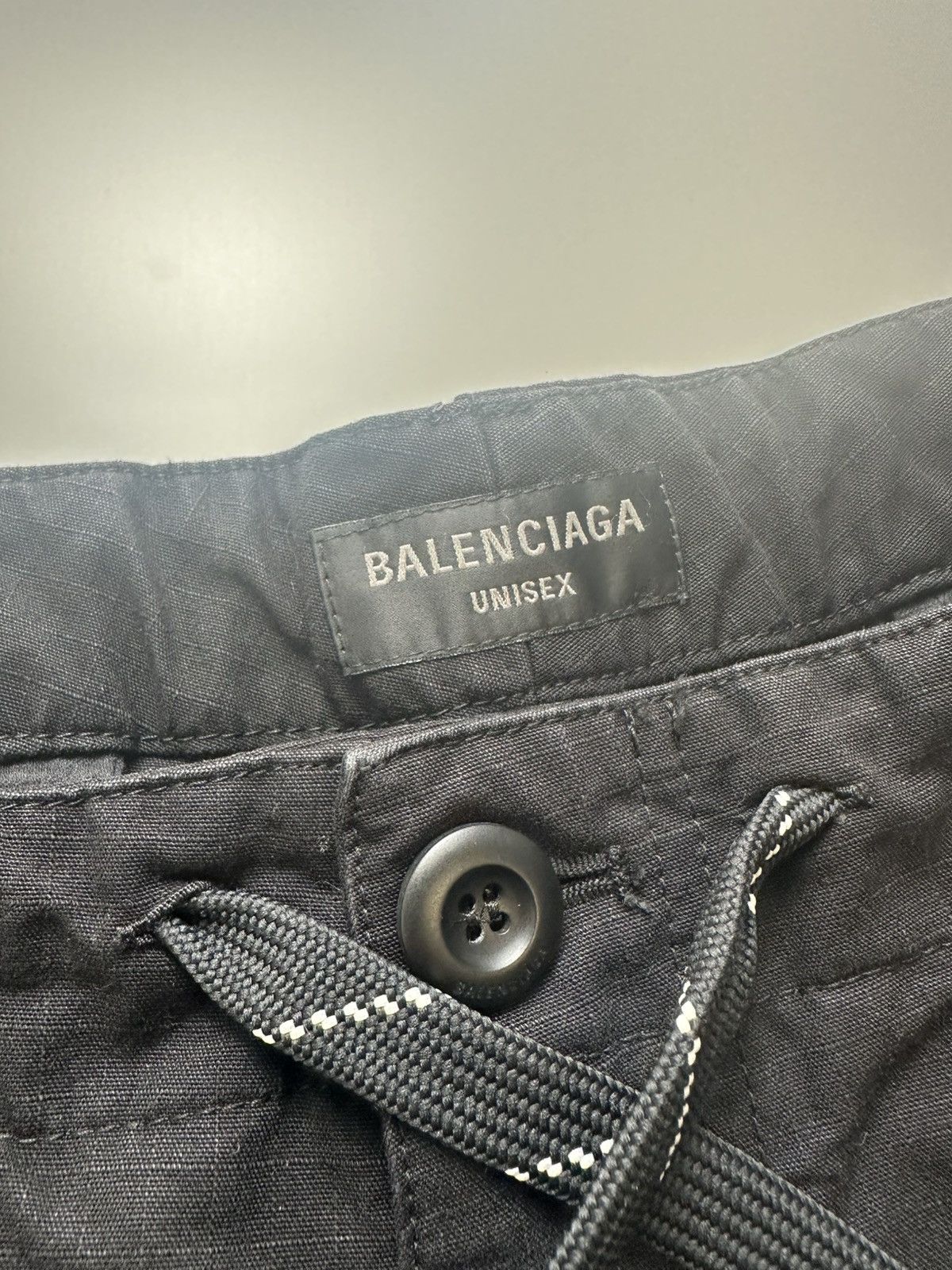 Balenciaga Balenciaga SS25 drawstring cargo shorts S NEW Size US 33 - 7 Thumbnail