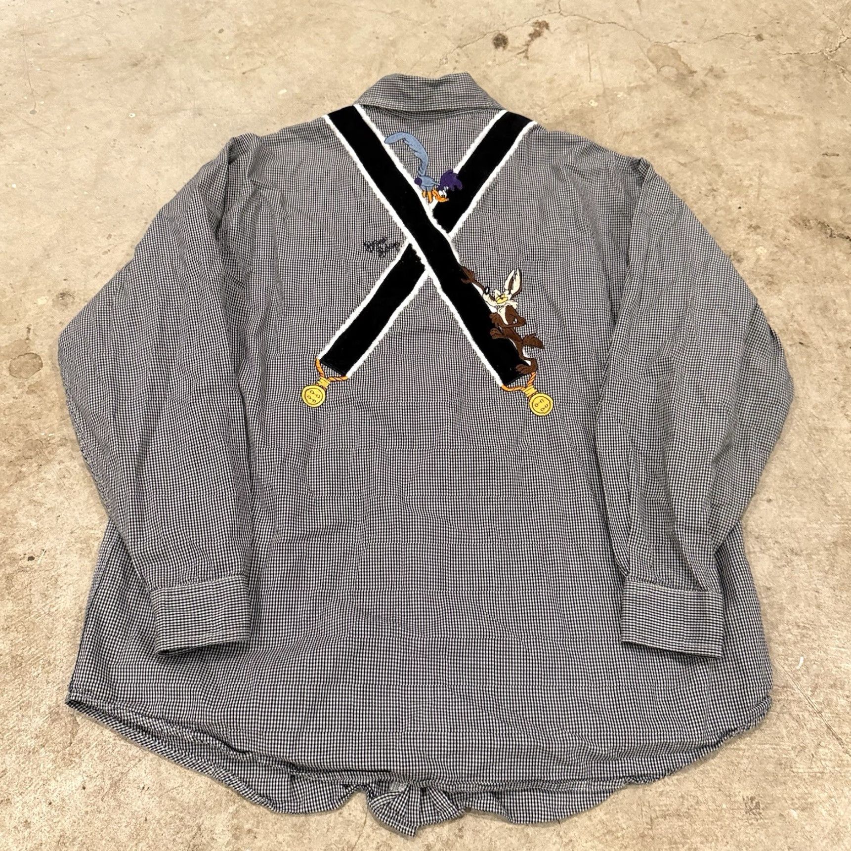 Vintage VINTAGE Looney Tunes Embroidered Long Sleeve Plaid Shirt Sz M Warner Bros Ladies Size M / US 6-8 / IT 42-44 - 3 Thumbnail