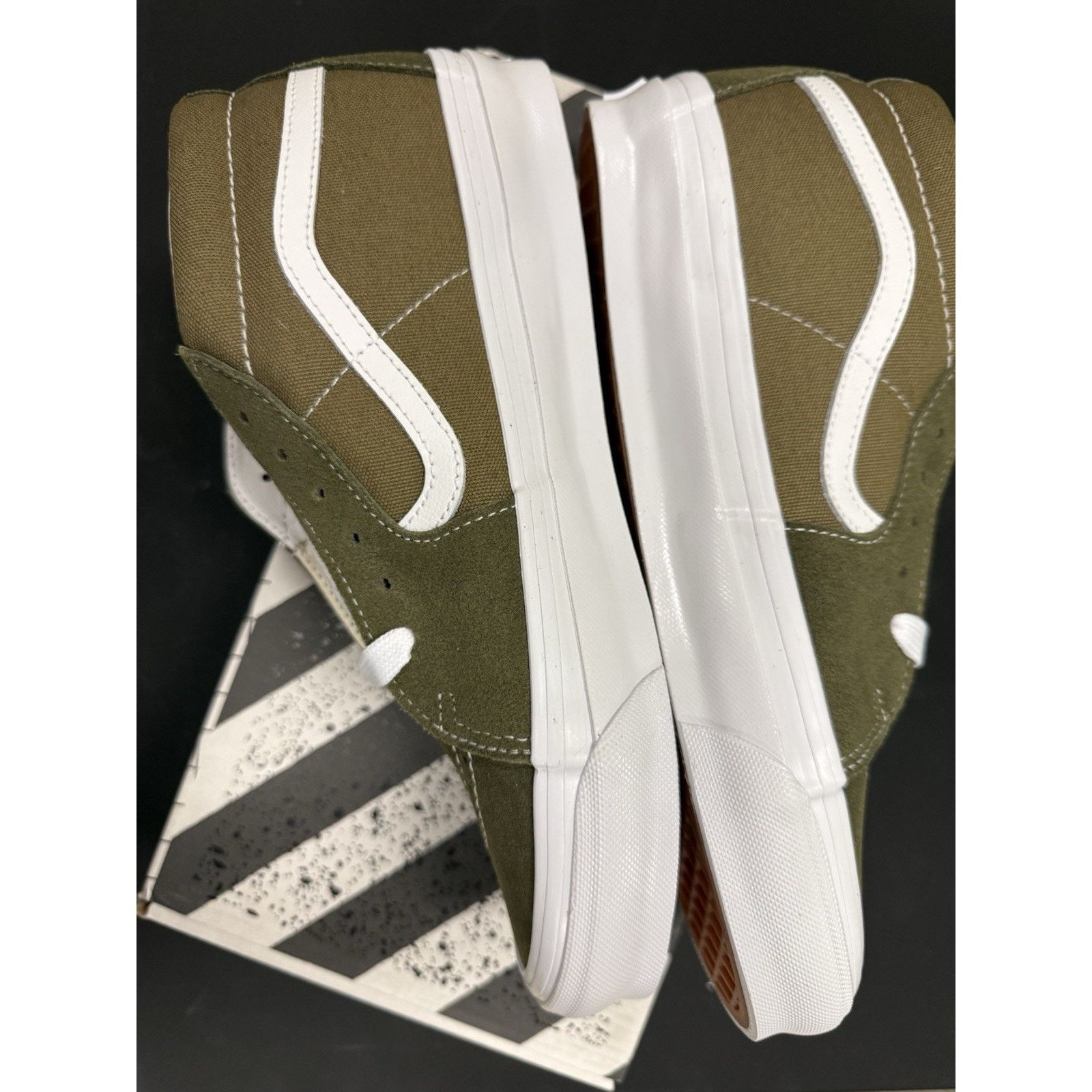 Vans Vans OG Sk8-Mid Lx Green/White Size 8.5m 10 W Brand NWB Size US 7.5 / EU 40-41 - 3 Thumbnail