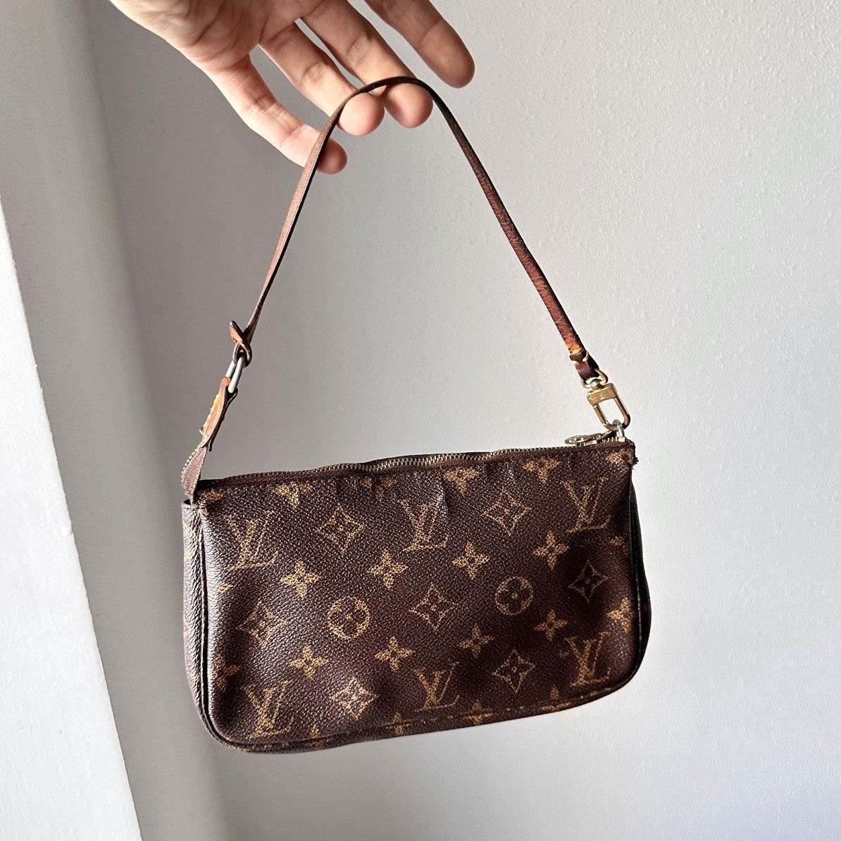 1998s Louis Vuitton Vintage Monogram LV Pochette Bag SL0998