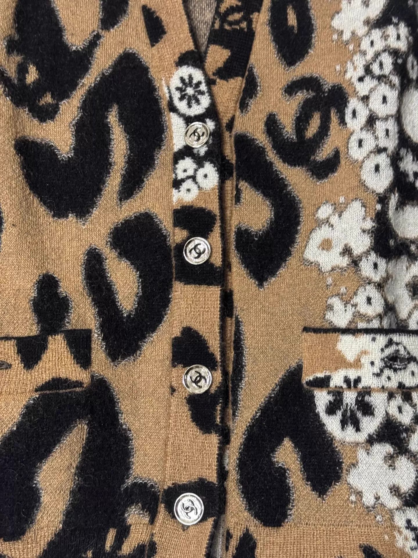 Chanel Chanel Authentic African Cardigan WoolMohair 99 Size M / US 6-8 / IT 42-44 - 2 Thumbnail