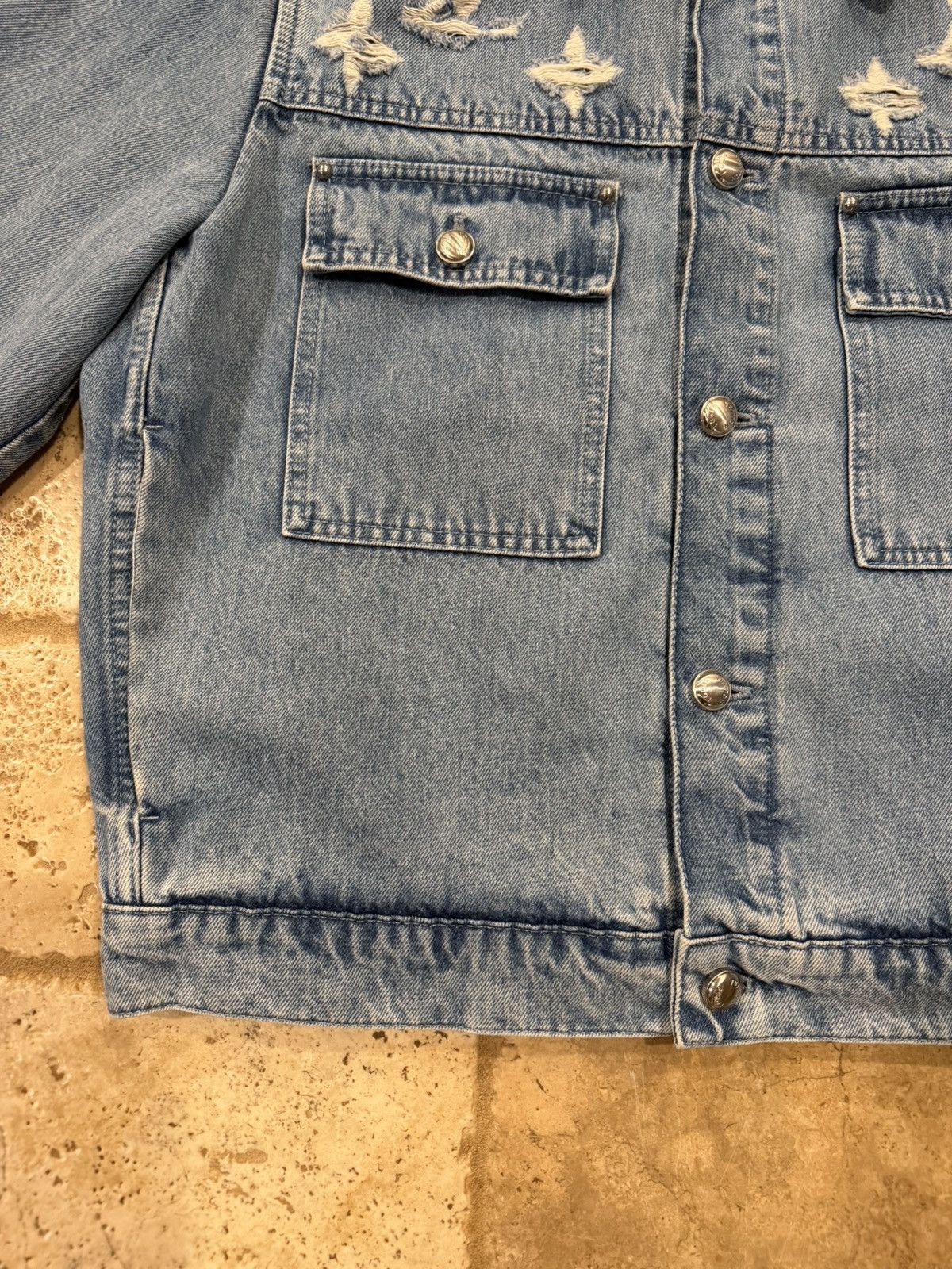Louis Vuitton Louis Vuitton Frayed Distress Monogram Denim Trucker Jacket Size US XL / EU 56 / 4 - 9 Thumbnail