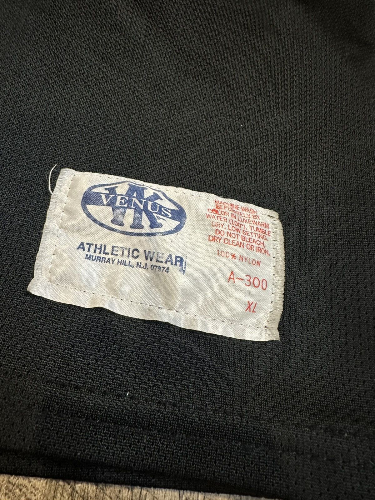Vintage Vintage Gold’s Gym Bulls Jersey Venus Athletic Wear Size XL Size US XL / EU 56 / 4 - 3 Thumbnail