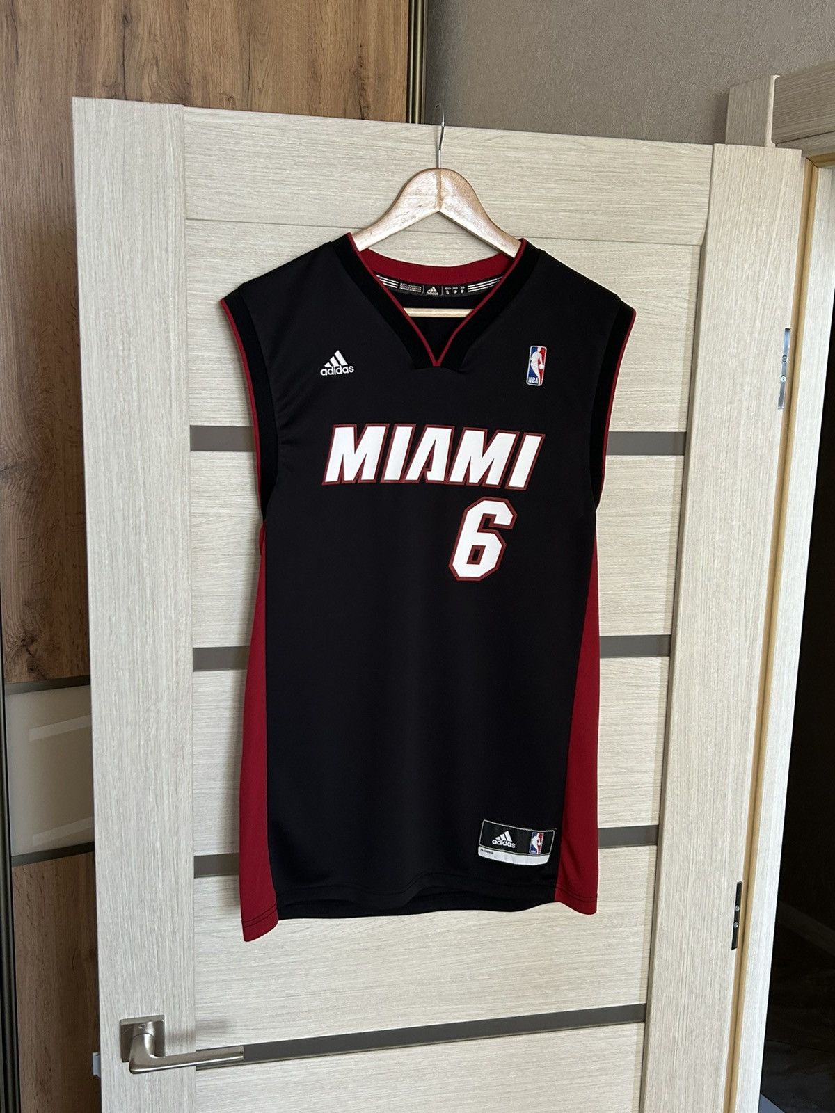 Adidas Adidas NBA Miami Lebron James 6 Vintage man’s jersey size S Size US S / EU 44-46 / 1 - 1 Thumbnail