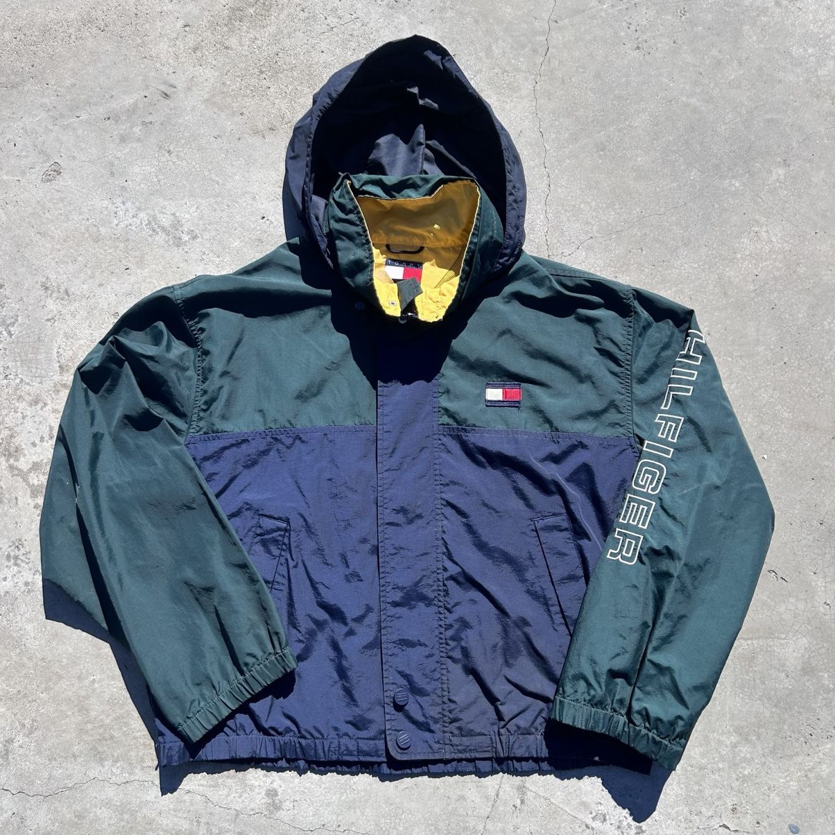 Tommy Hilfiger Tommy Hilfiger Colorblock Pullover Windbreaker Jacket Size US XL / EU 56 / 4 - 1 Thumbnail