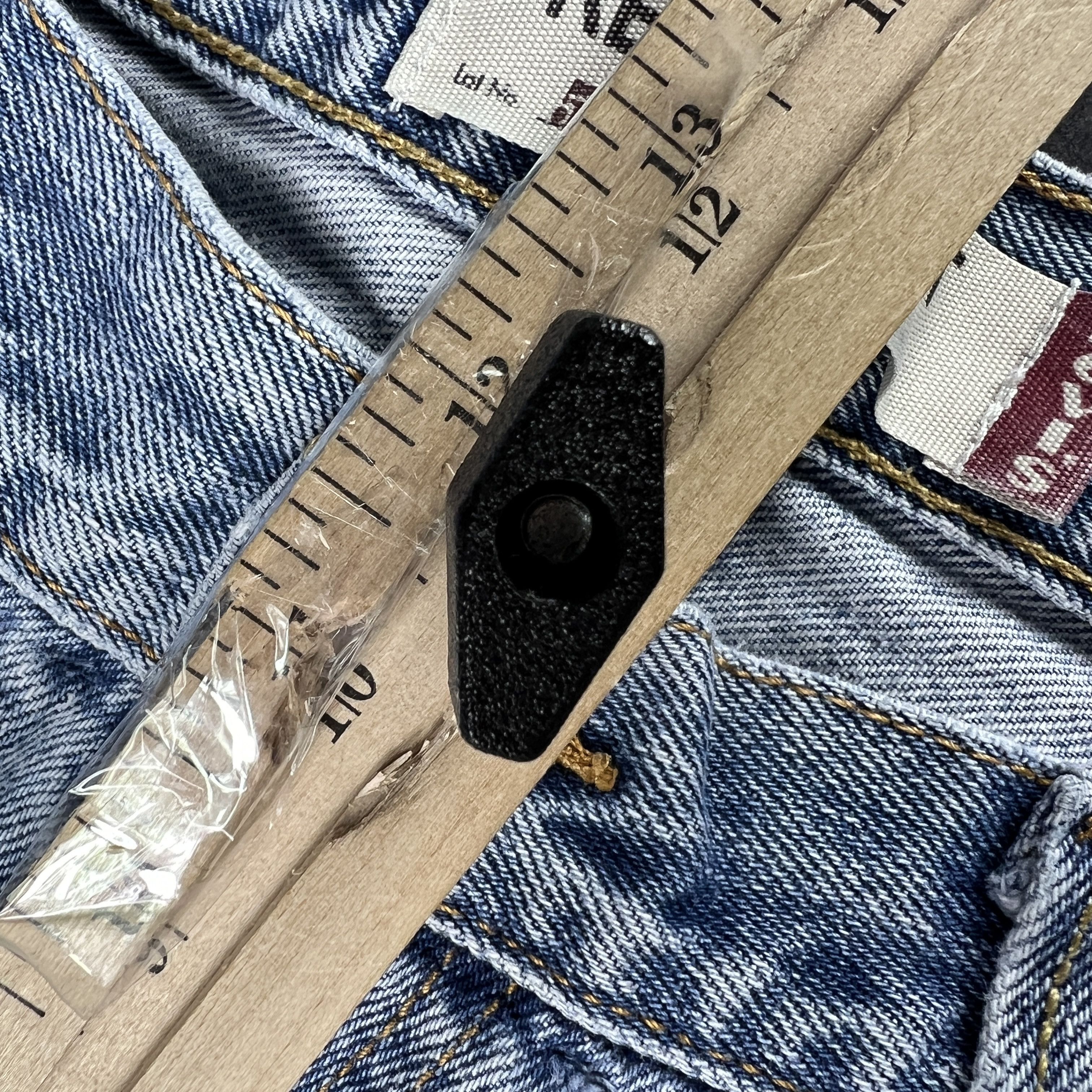 Y2K Levi's Jeans 550 Relaxed Blue Faded Thrashed Denim