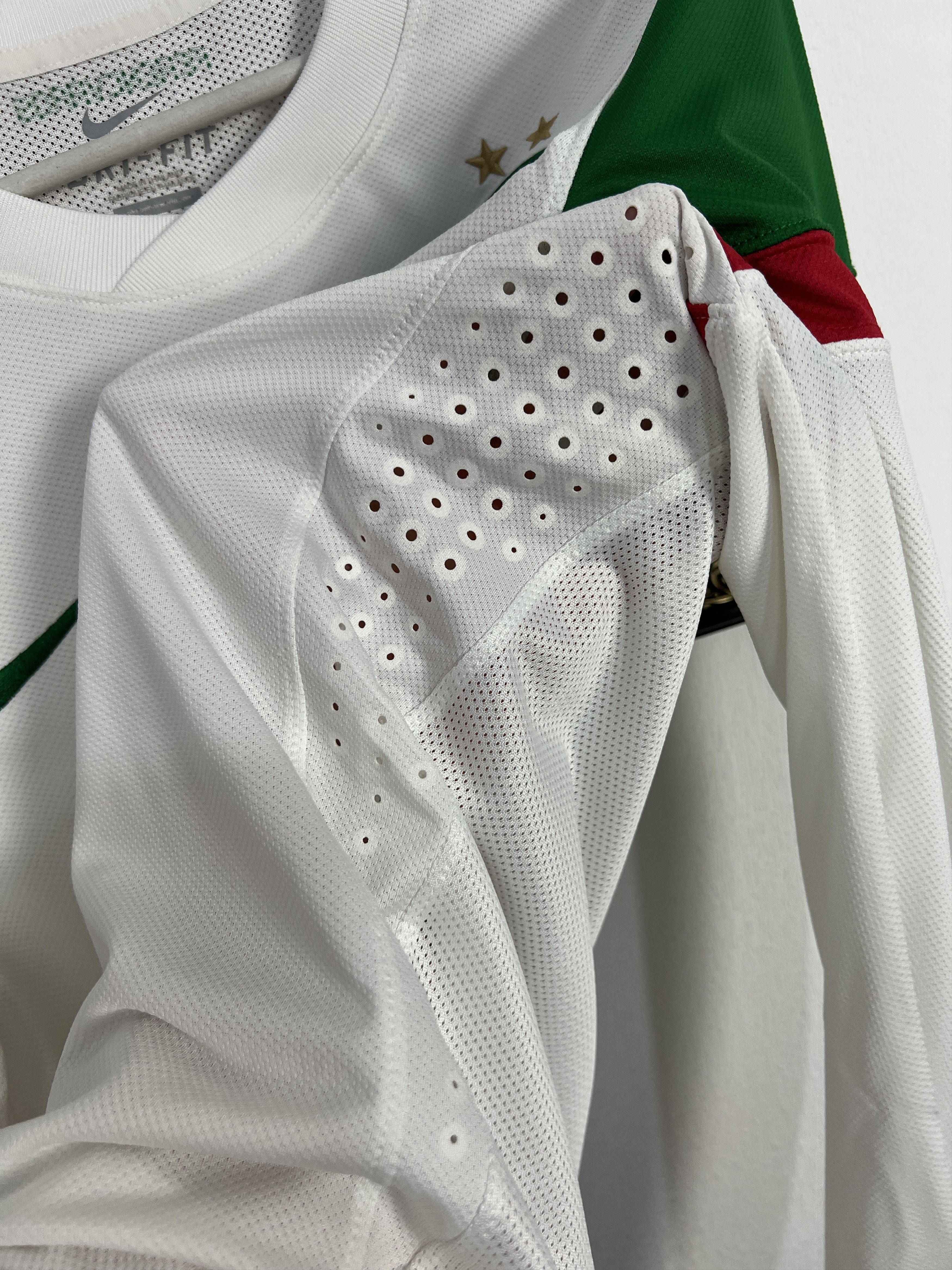 Nike Ferencvaros 2010 Away Football Shirt Soccer Nike Long Sleeve Size US M / EU 48-50 / 2 - 6 Thumbnail