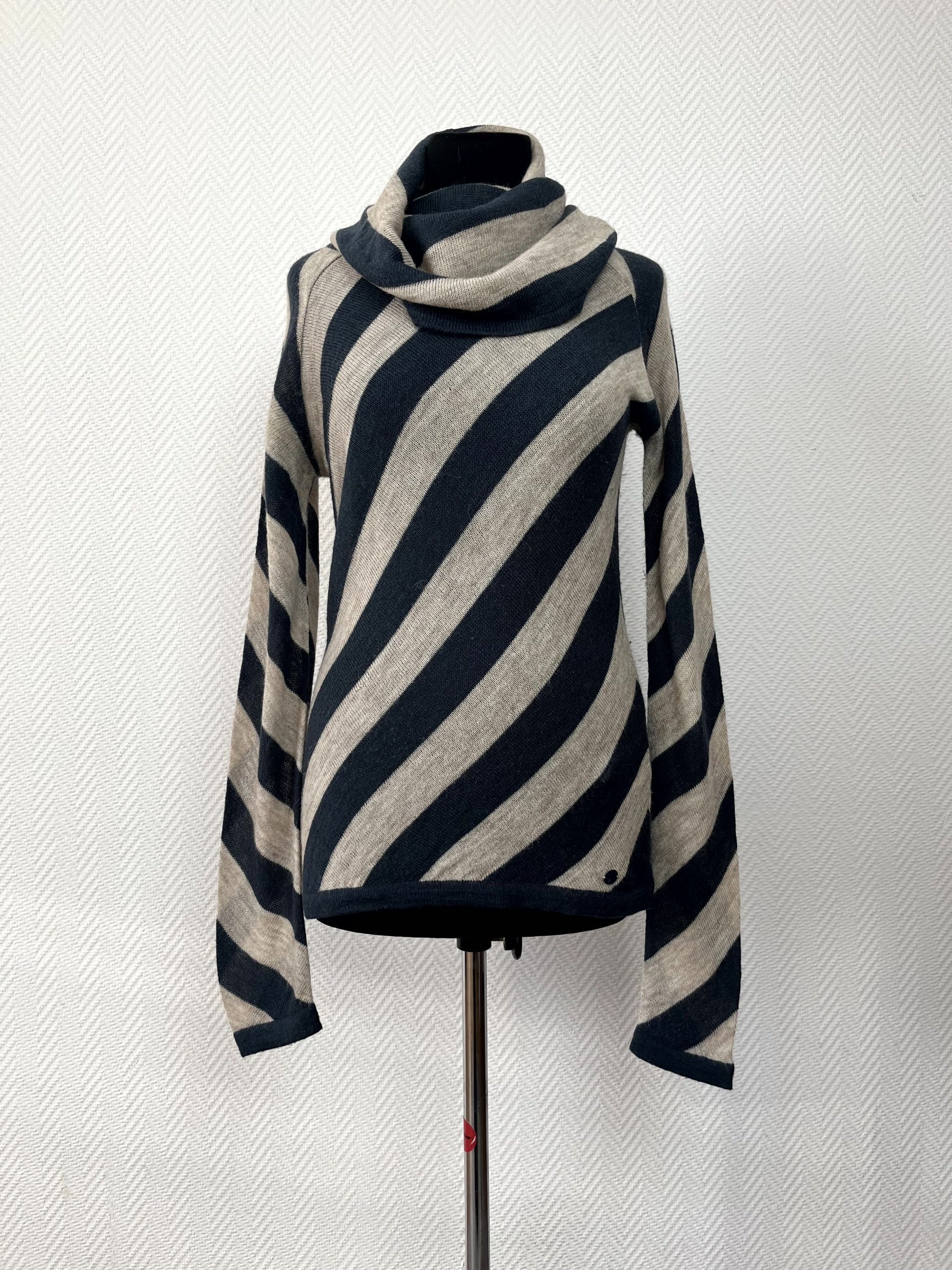 Armani Y2K Armani Turtleneck Striped Biege Sweater Size M Size M / US 6-8 / IT 42-44 - 10 Thumbnail