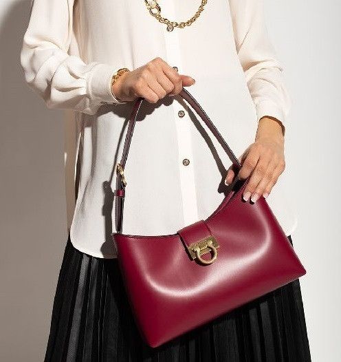 Salvatore Ferragamo o1s1rm0724 Size: OS / Leather Shoulder Bag in Red Size ONE SIZE - 4 Thumbnail