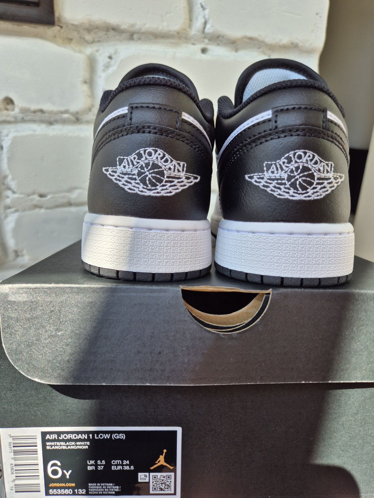 Jordan Brand Nike Air Jordan 1 Low White Black (553560-132) 38.5 EU Size US 7.5 / IT 37.5 - 5 Thumbnail
