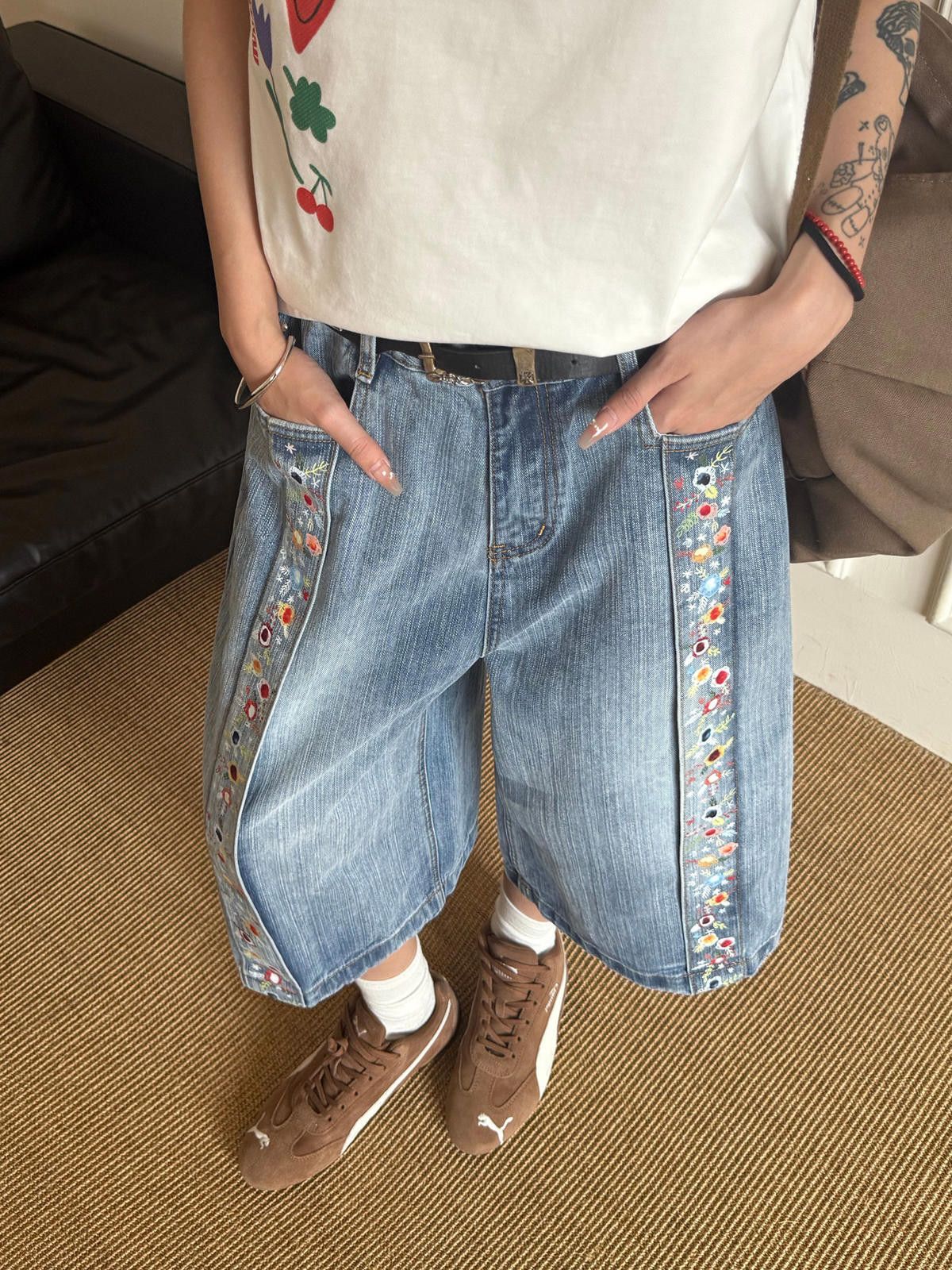 Jean Floral-Print Washed Denim Short | Side-Seam Embroidered Size US 30 / EU 46 - 2 Thumbnail