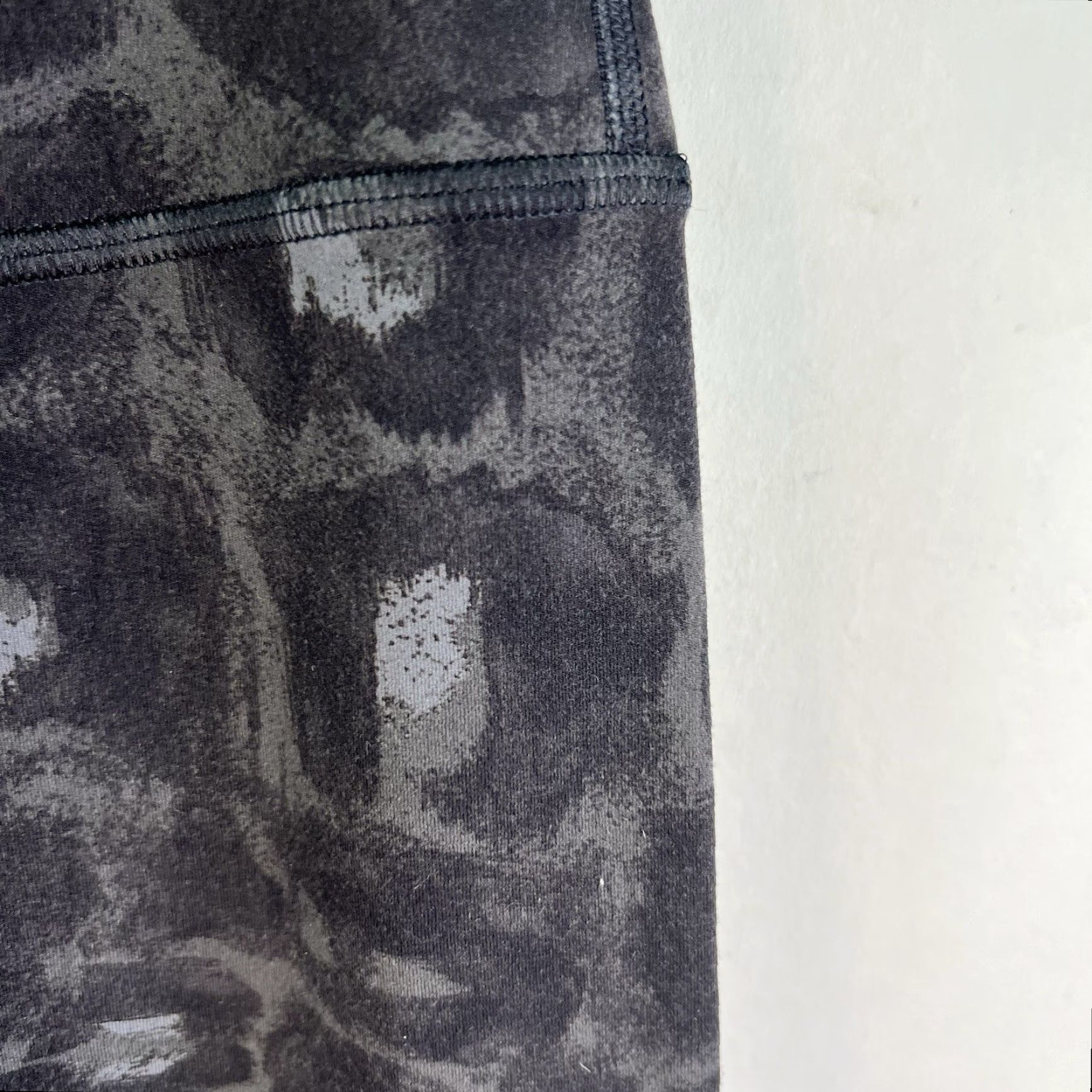 Lululemon VINTAGE Lululemon Wunder Under Leggings Womens 8 Black High Rise Compression 27 in Athletic Fit Size 30" / US 8 / IT 44 - 2 Thumbnail