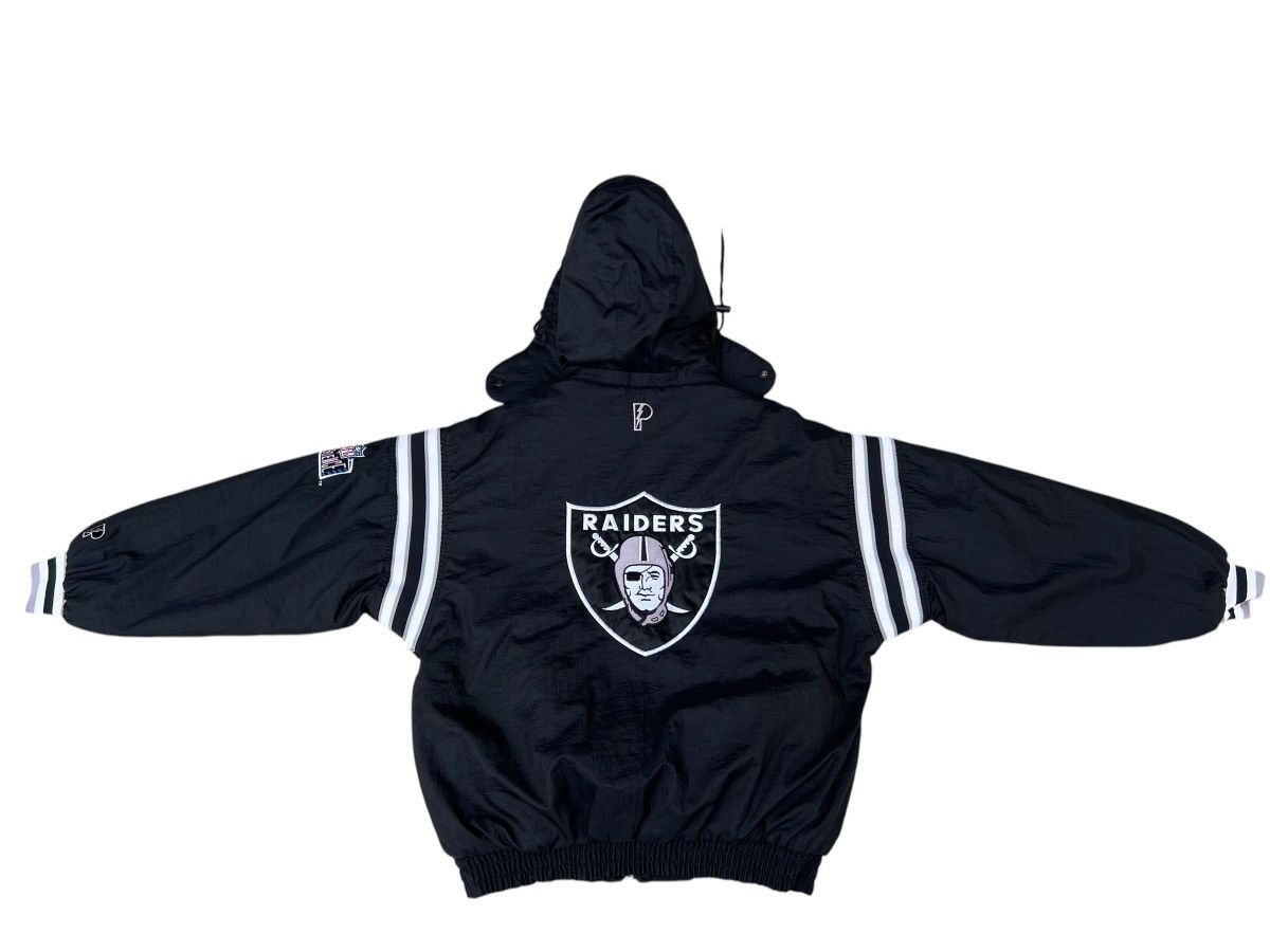 Foot Locker 90s NFL Raiders Reversible Heavy Puffer Pro Player Jacket Size US L / EU 52-54 / 3 - 1 Thumbnail