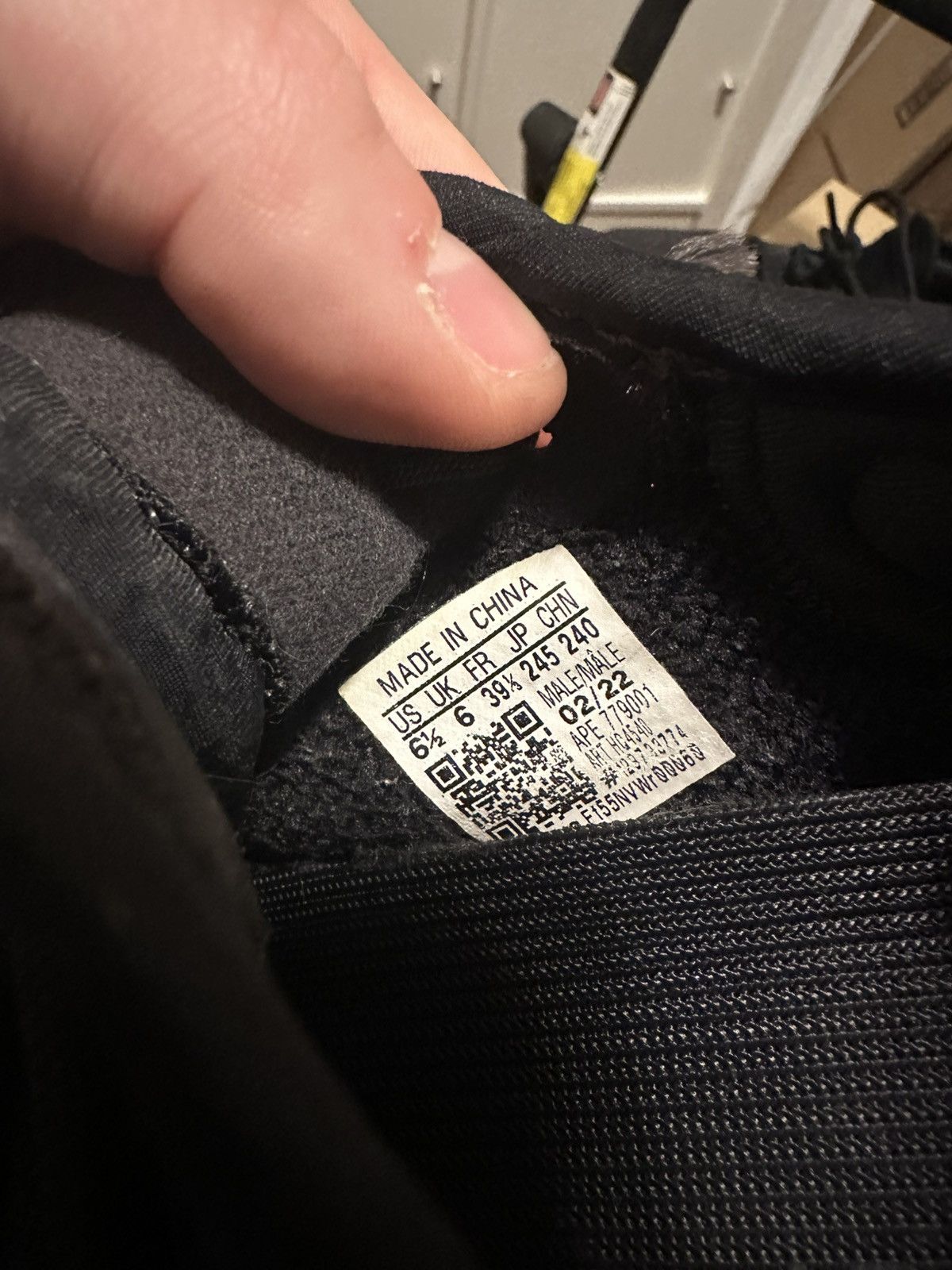 Adidas Onyx Adidas Yeezy Boost 350 v2 Size US 6.5 / EU 39-40 - 7 Thumbnail