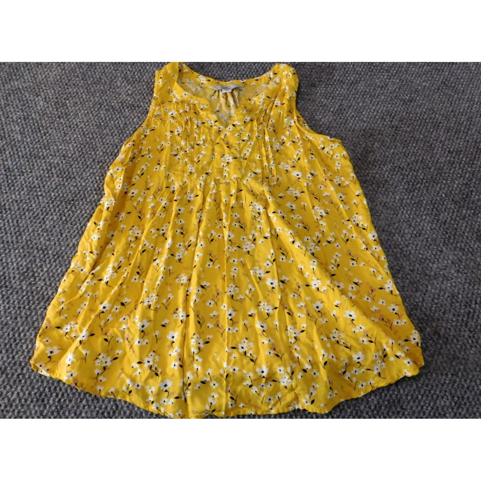 Croft & Barrow Croft & Barrow Womens Blouse PS Petites yellow floral top sleeveless collared rayon casual Size S / US 4 / IT 40 - 2 Thumbnail