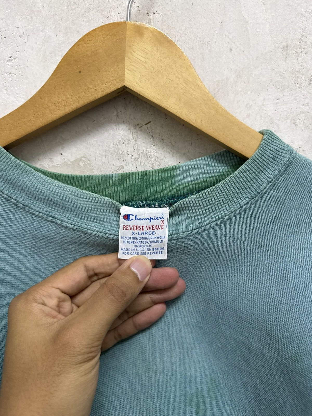 Champion Thrashed 90s Champion Sun Faded Reverse Weave Size US XL / EU 56 / 4 - 6 Thumbnail