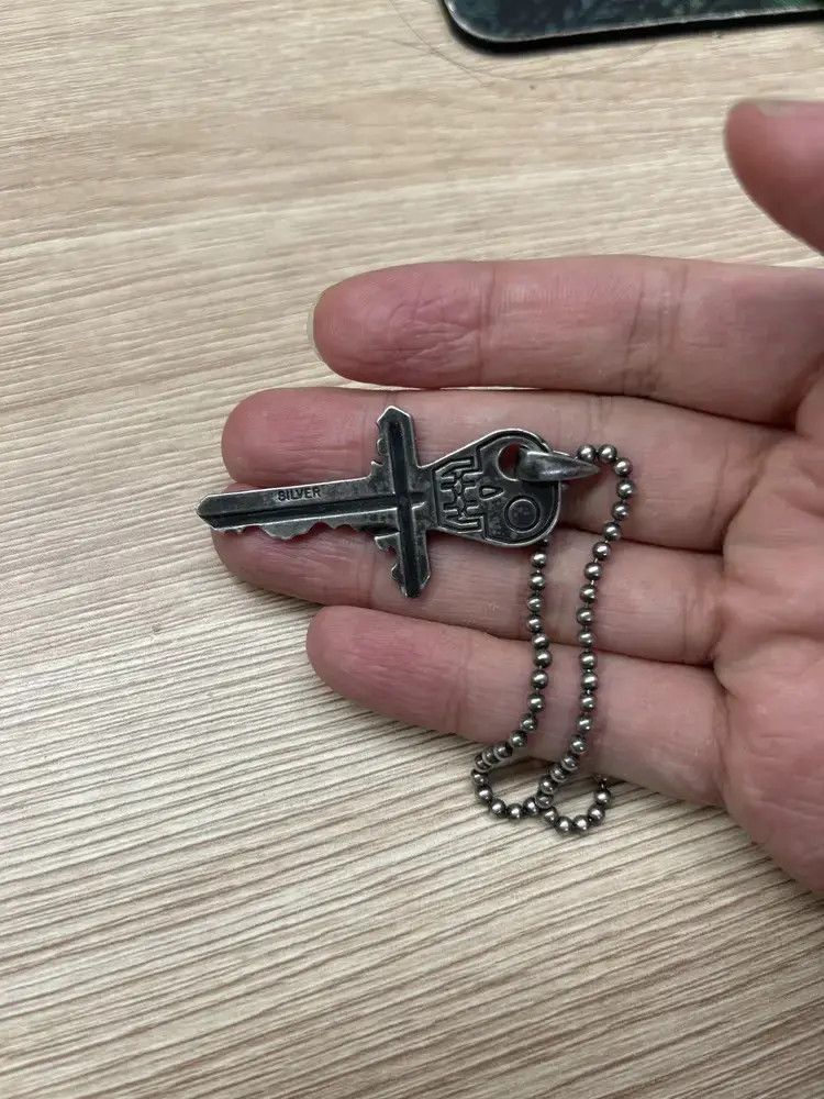 Undercover Undercover undercoverism silver skull key cross