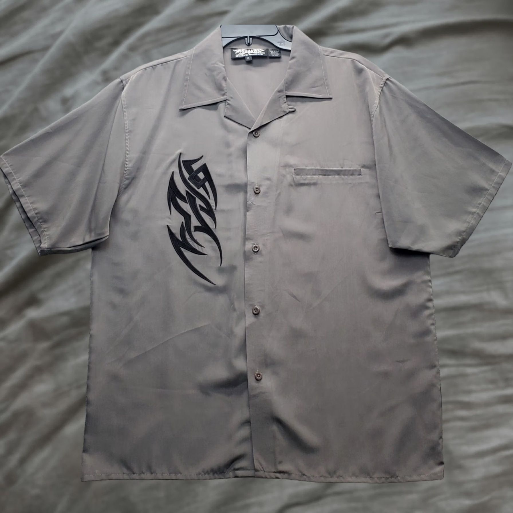Vintage Dragonfly Shirt Men XL Gray Embroidered Tribal Graphic Collared Button Up Size US XL / EU 56 / 4 - 1 Thumbnail