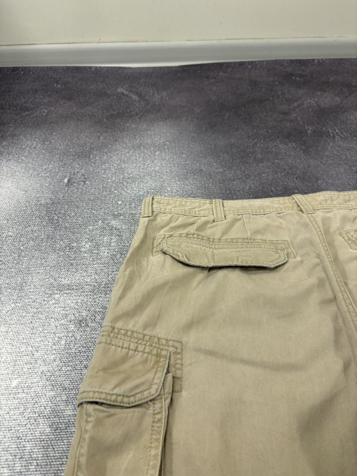 Izod Vintage IZOD Military Style Wide-Leg Y2K Hype Cargo Shorts Size US 38 / EU 54 - 14 Thumbnail