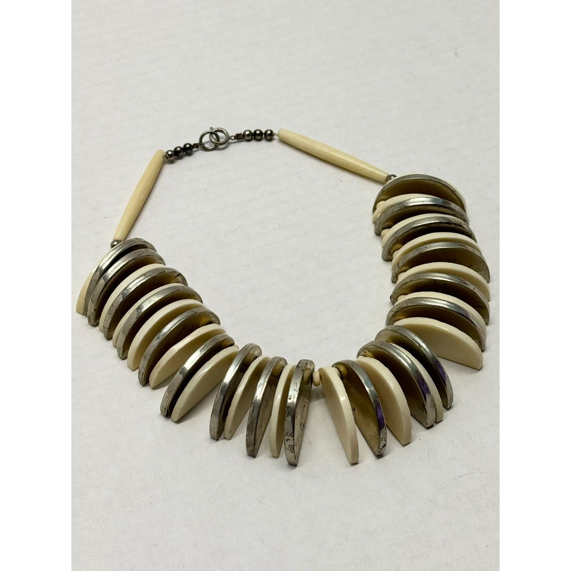 Vintage Vintage metal and white carved disc collar necklace Size ONE SIZE - 6 Thumbnail