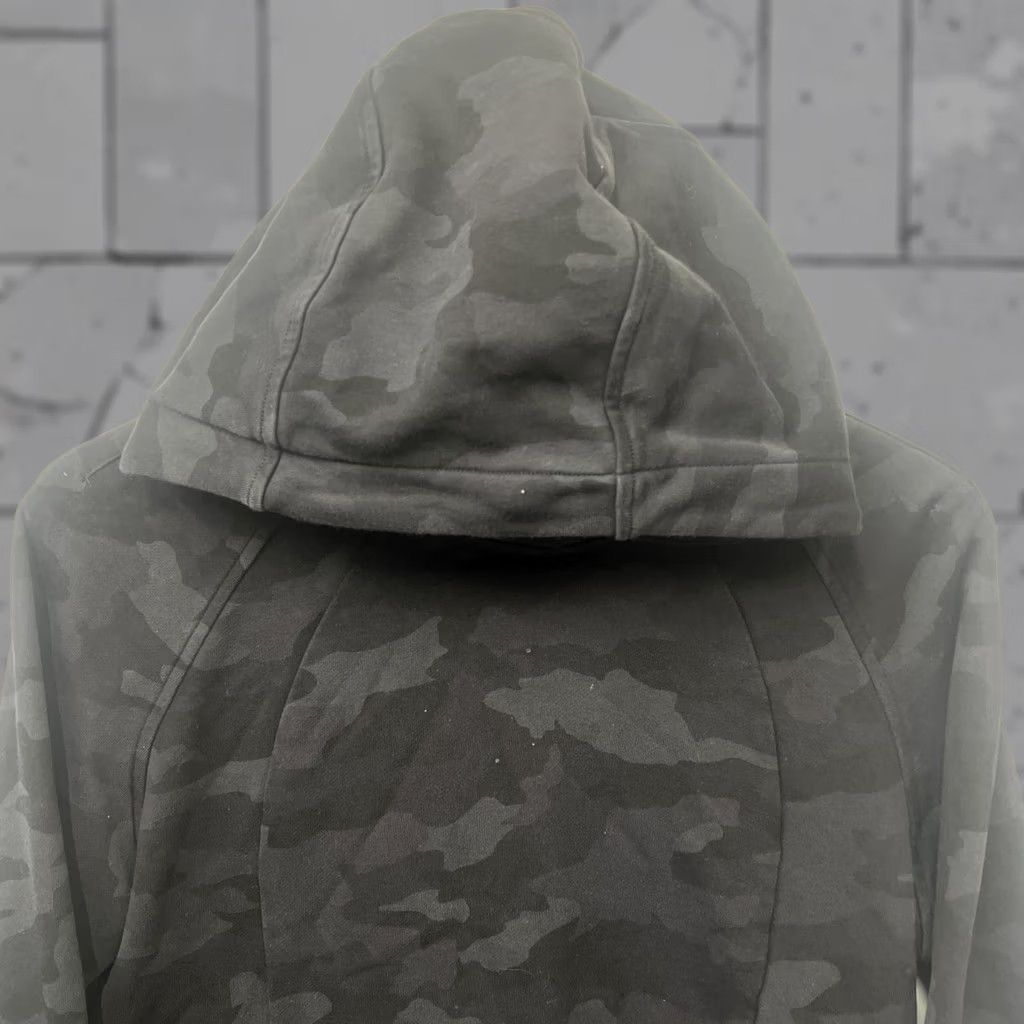 Lululemon Lululemon Hoodie Womens Size S Black Camo Pullover Activewear Pullover Ladies S Black Camouflage Hoodie Size S / US 4 / IT 40 - 1 Thumbnail